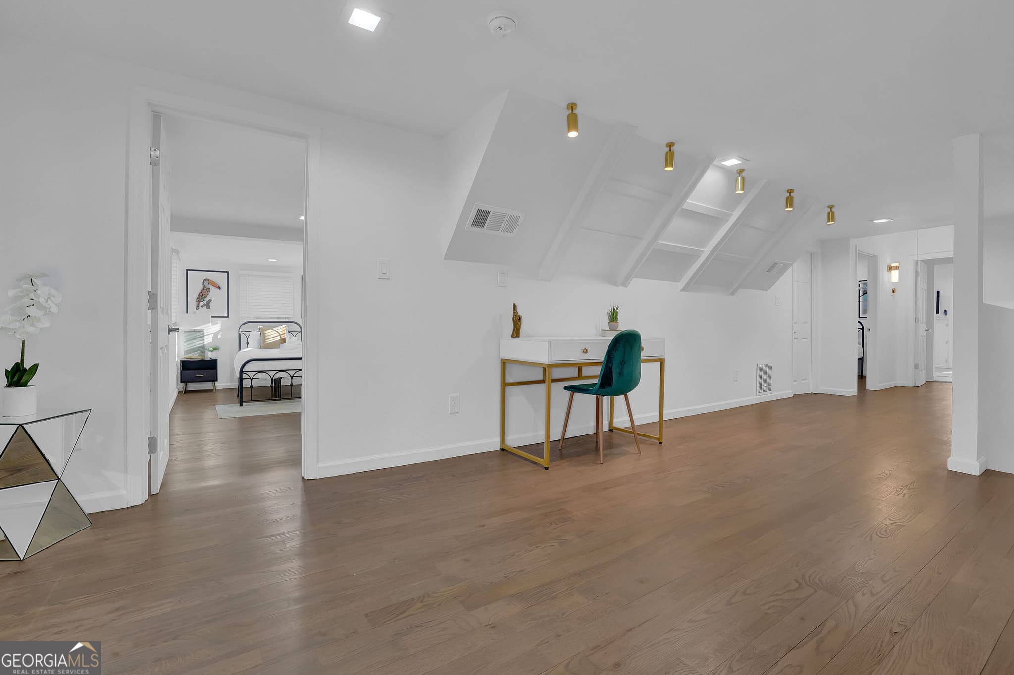 8 bedroom, 6 bathroom, 5,000 sq ft single family residence for rent at 1100 Janes Lane, Atlanta, GA 30324 for $14,000 a month — photo 10