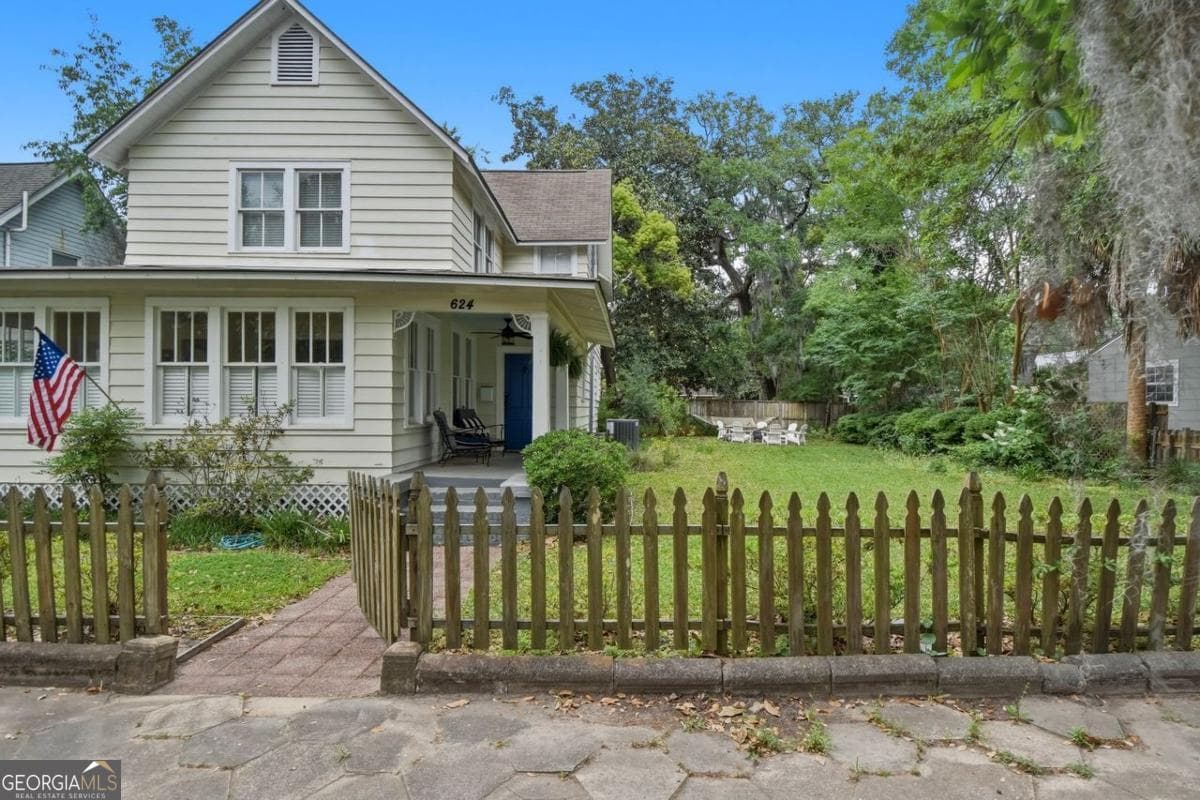 4 bedroom, 2 bathroom, 2,436 sq ft single family residence sold at 624 UNION Street, Brunswick, GA 31520