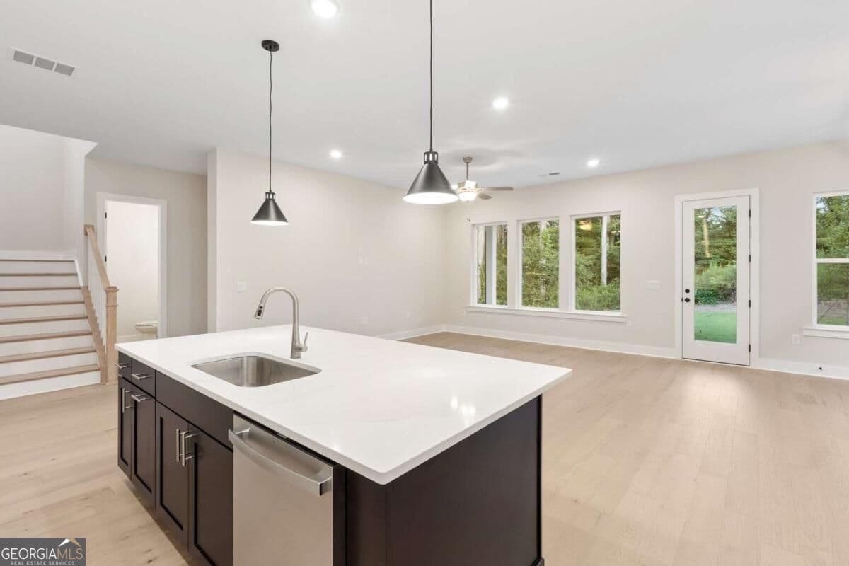 5 bedroom, 4.5 bathroom, 3,417 sq ft single family residence for sale at 4665 Beechnut Circle, Cumming, GA 30028 — photo 6