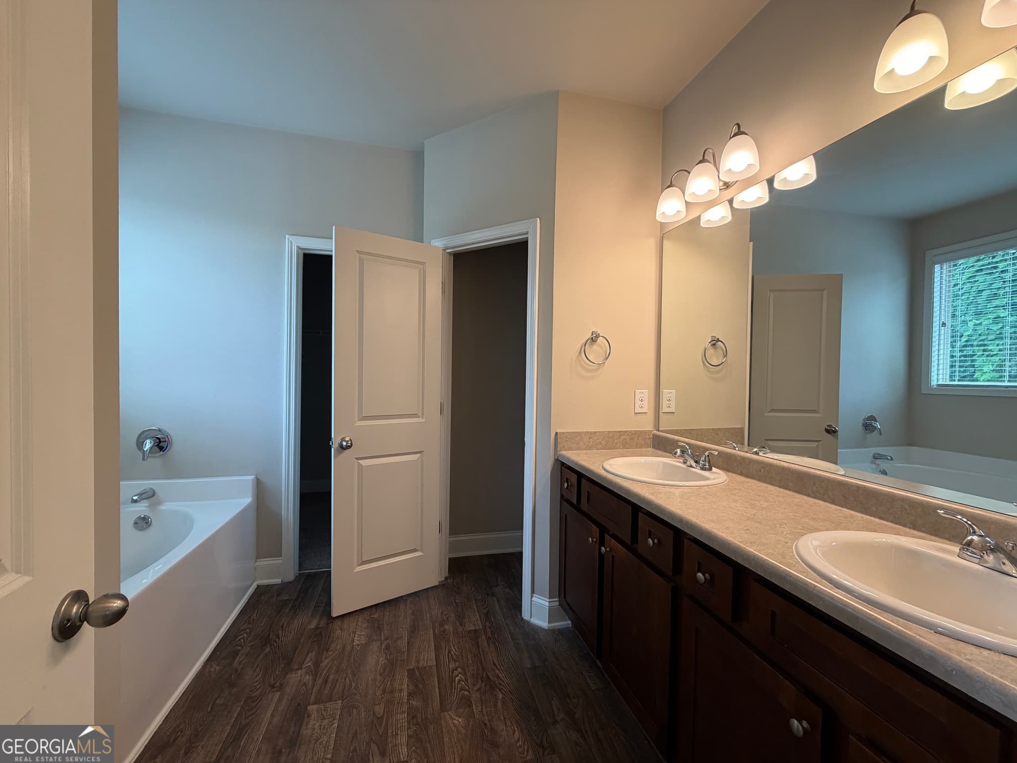 4 bedroom, 2.5 bathroom, 2,351 sq ft single family residence for sale at 241 Dublin Way, Dallas, GA 30132 — photo 8