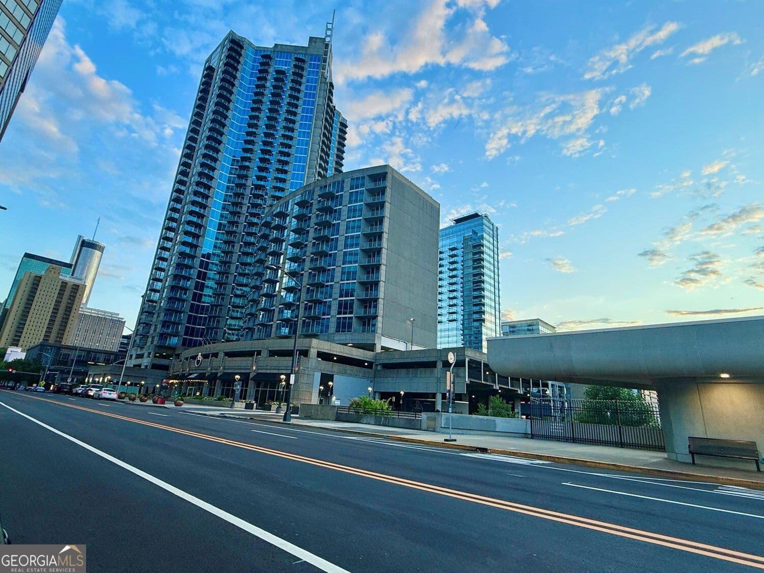 2 bedroom, 2 bathroom, 1,075 sq ft condominium for rent at 400 W Peachtree Street 2006, Atlanta, GA 30308 for $2,690 a month — photo 3