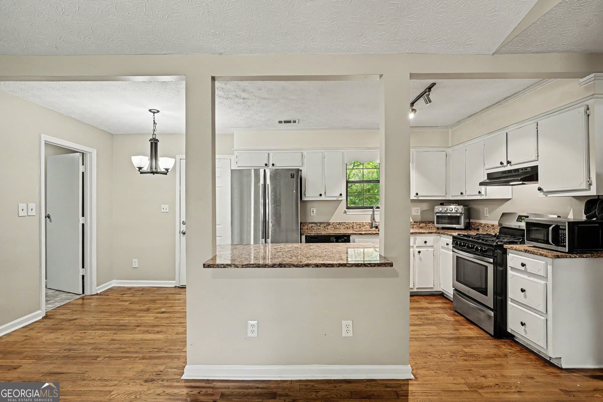 3 bedroom, 2 bathroom, 1,202 sq ft single family residence for sale at 418 Sir Winston Court, Jonesboro, GA 30238 — photo 6