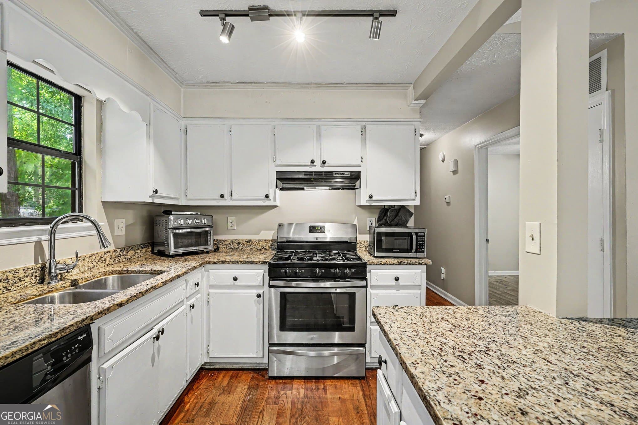 3 bedroom, 2 bathroom, 1,202 sq ft single family residence for sale at 418 Sir Winston Court, Jonesboro, GA 30238 — photo 7