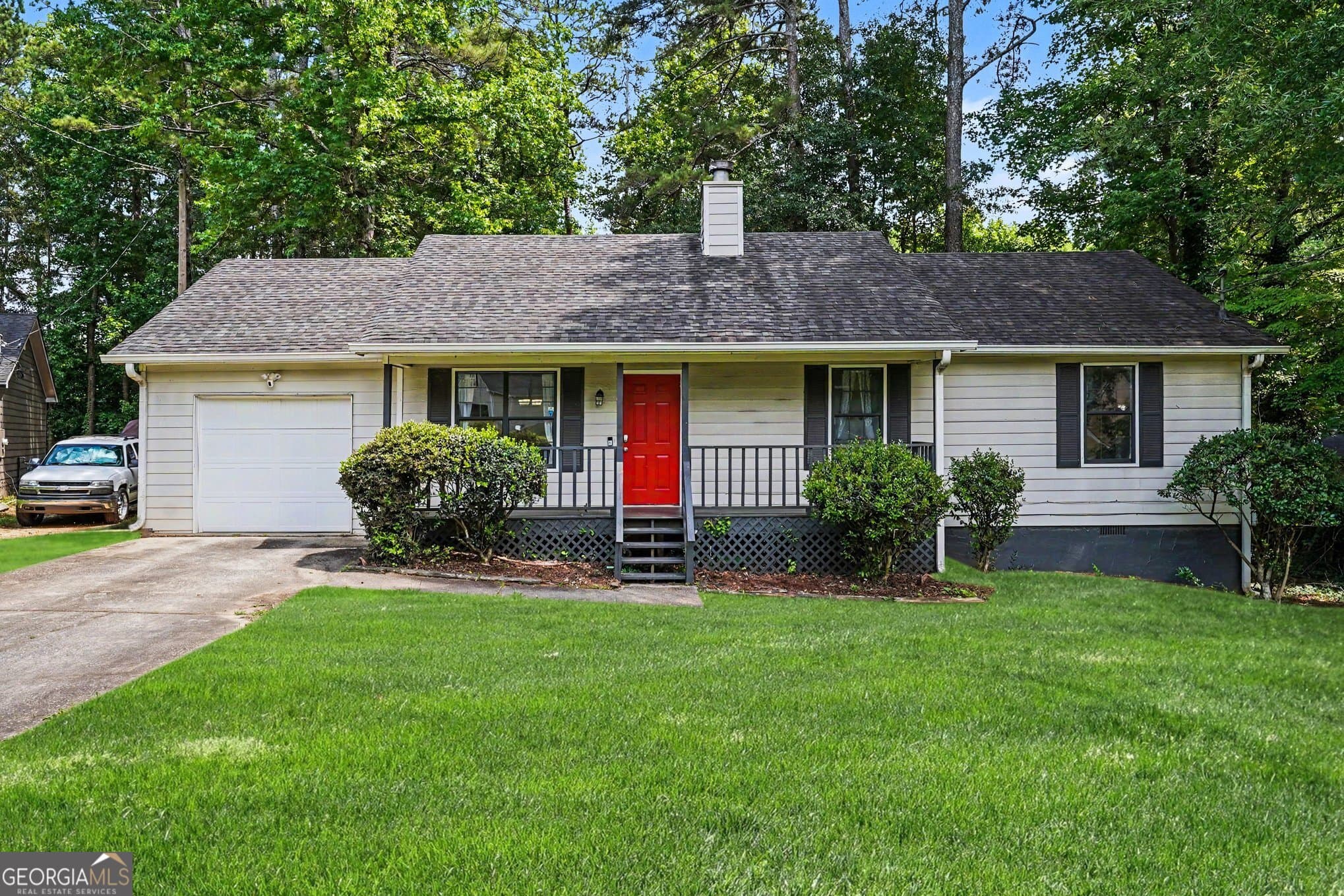 3 bedroom, 2 bathroom, 1,202 sq ft single family residence for sale at 418 Sir Winston Court, Jonesboro, GA 30238