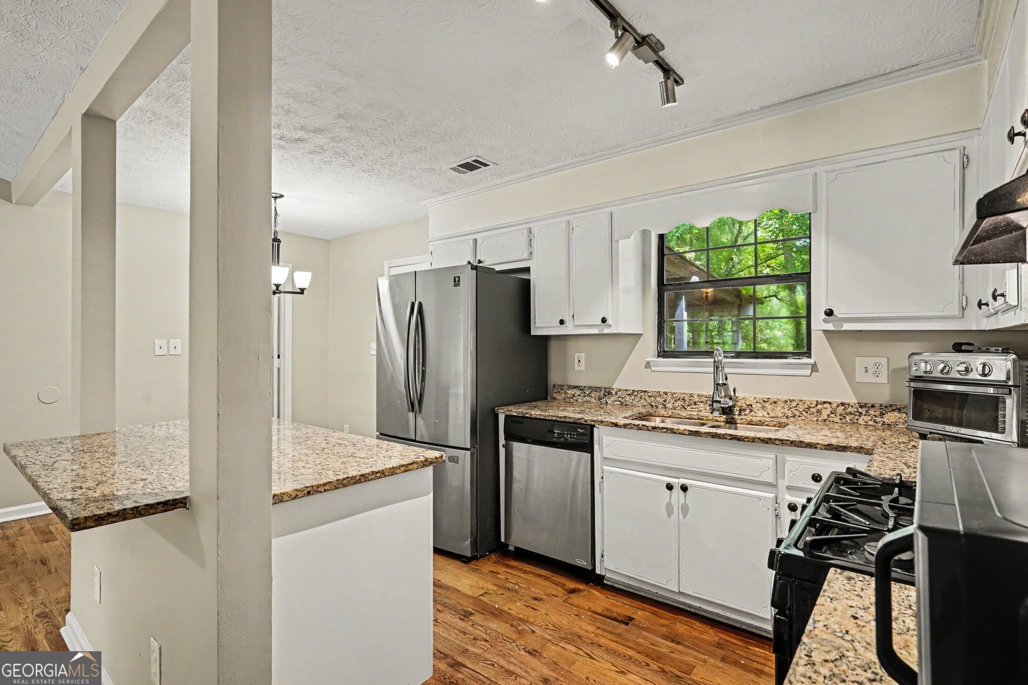 3 bedroom, 2 bathroom, 1,202 sq ft single family residence for sale at 418 Sir Winston Court, Jonesboro, GA 30238 — photo 9