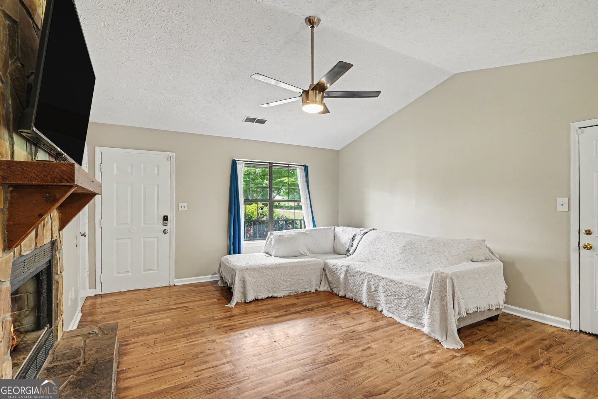 3 bedroom, 2 bathroom, 1,202 sq ft single family residence for sale at 418 Sir Winston Court, Jonesboro, GA 30238 — photo 4