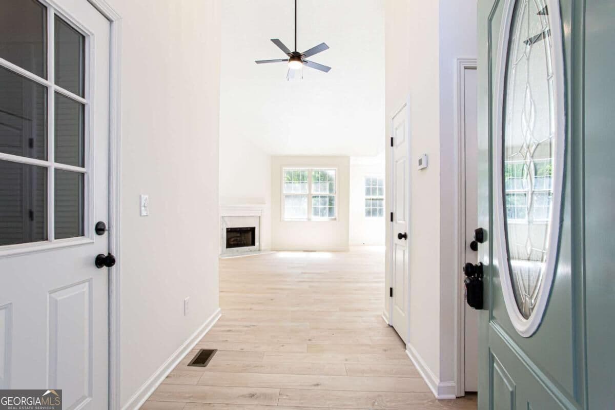 3 bedroom, 2 bathroom, 1,292 sq ft single family residence for sale at 8071 Beachwood Drive, Murrayville, GA 30564 — photo 6