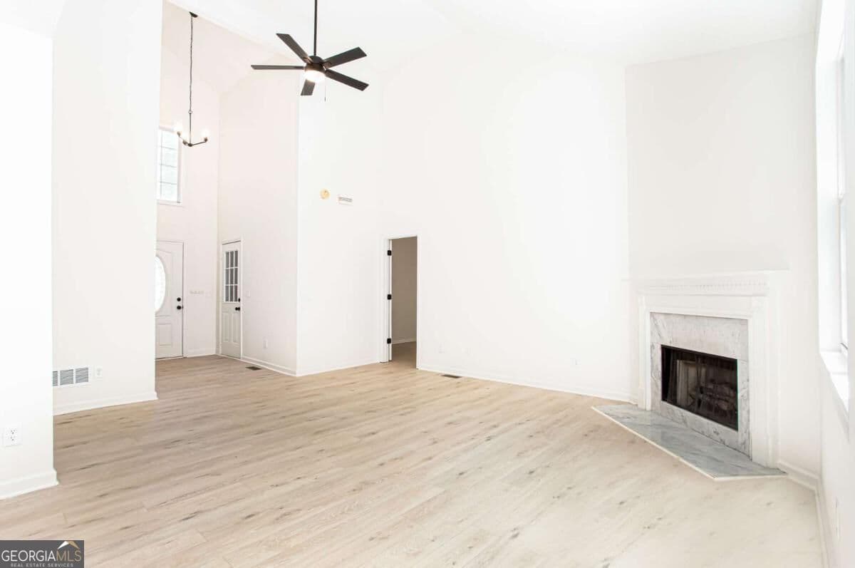 3 bedroom, 2 bathroom, 1,292 sq ft single family residence for sale at 8071 Beachwood Drive, Murrayville, GA 30564 — photo 9