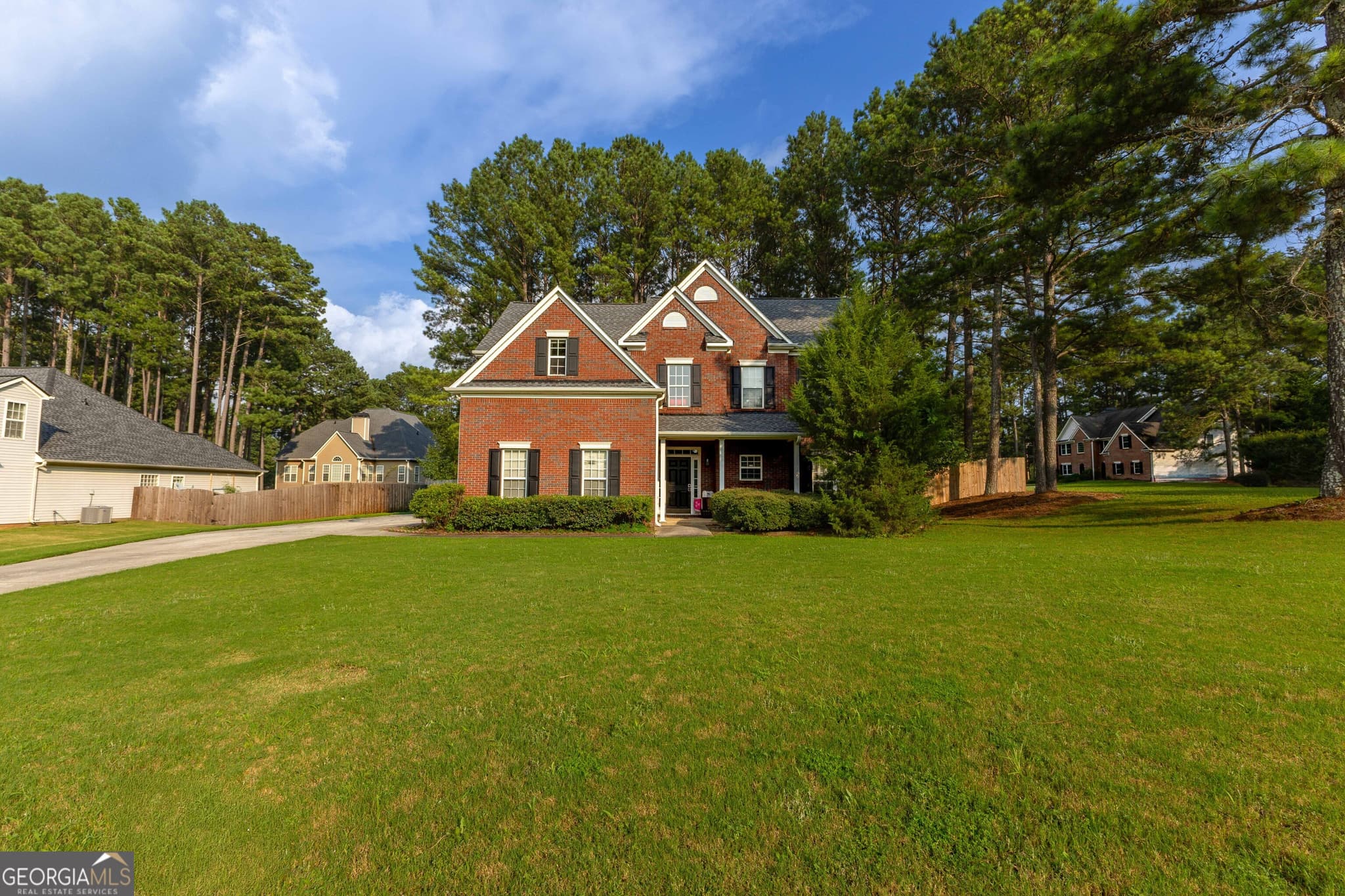 5 bedroom, 3 bathroom, 2,394 sq ft single family residence for sale at 300 Pilgrim Way, Fayetteville, GA 30214 — photo 2