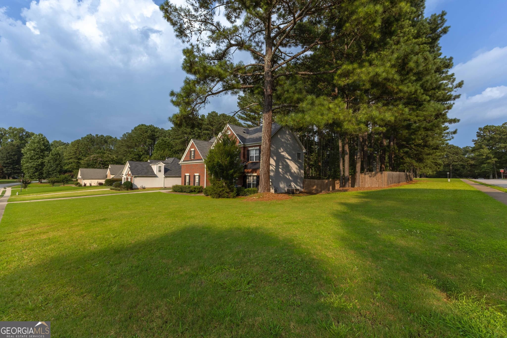 5 bedroom, 3 bathroom, 2,394 sq ft single family residence for sale at 300 Pilgrim Way, Fayetteville, GA 30214 — photo 3