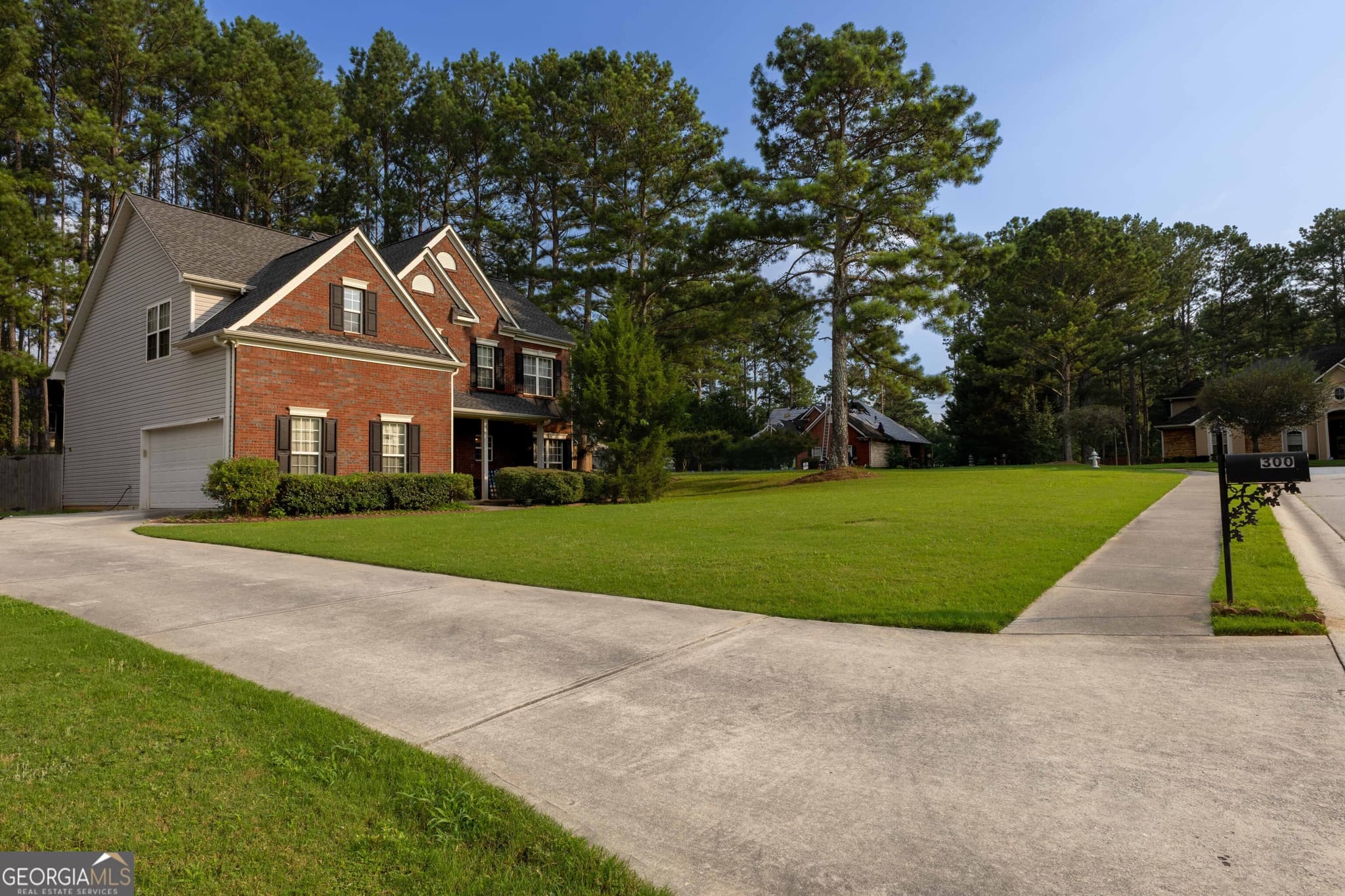 5 bedroom, 3 bathroom, 2,394 sq ft single family residence for sale at 300 Pilgrim Way, Fayetteville, GA 30214 — photo 4