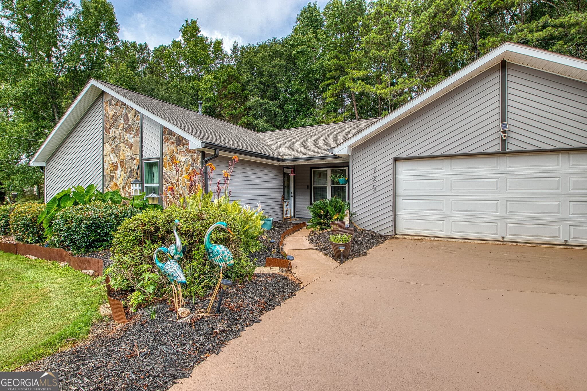 3 bedroom, 2 bathroom, 1,532 sq ft single family residence for sale at 125 Grandchester Way, Fayetteville, GA 30215 — photo 1 of 38