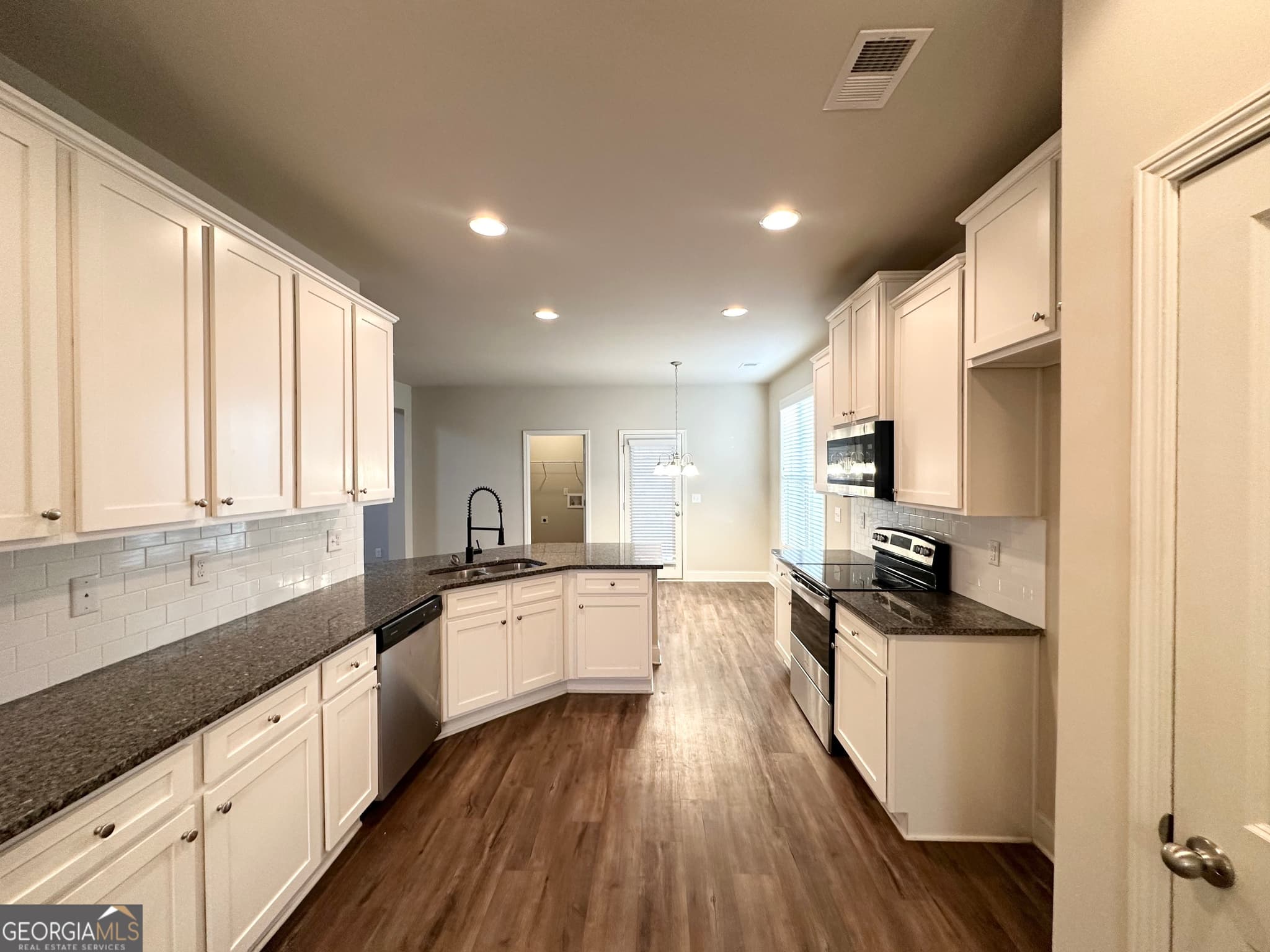 4 bedroom, 2.5 bathroom, 2,351 sq ft single family residence for sale at 318 Dublin Way, Dallas, GA 30132 — photo 3