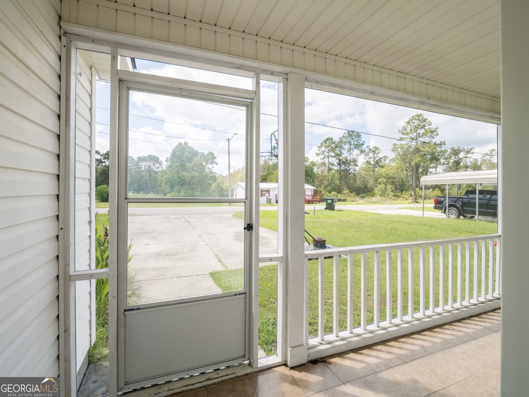 3 bedroom, 2 bathroom, 1,292 sq ft single family residence for sale at 91 C Johnson, Ray City, GA 31645 — photo 4