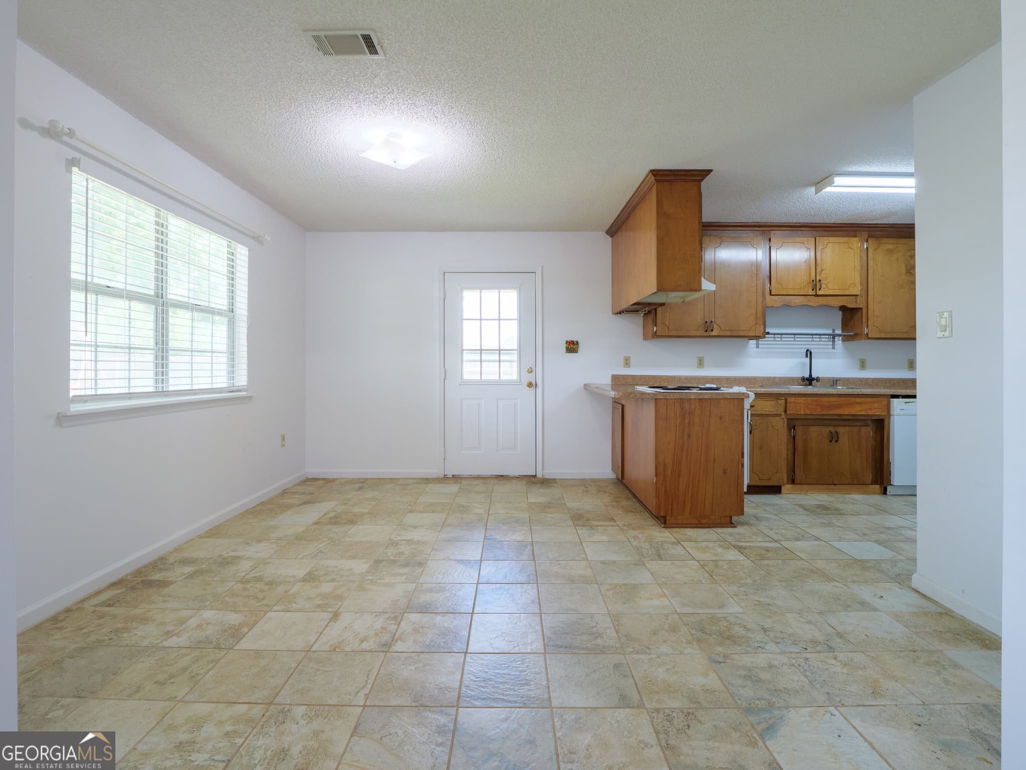 3 bedroom, 2 bathroom, 1,292 sq ft single family residence for sale at 91 C Johnson, Ray City, GA 31645 — photo 8