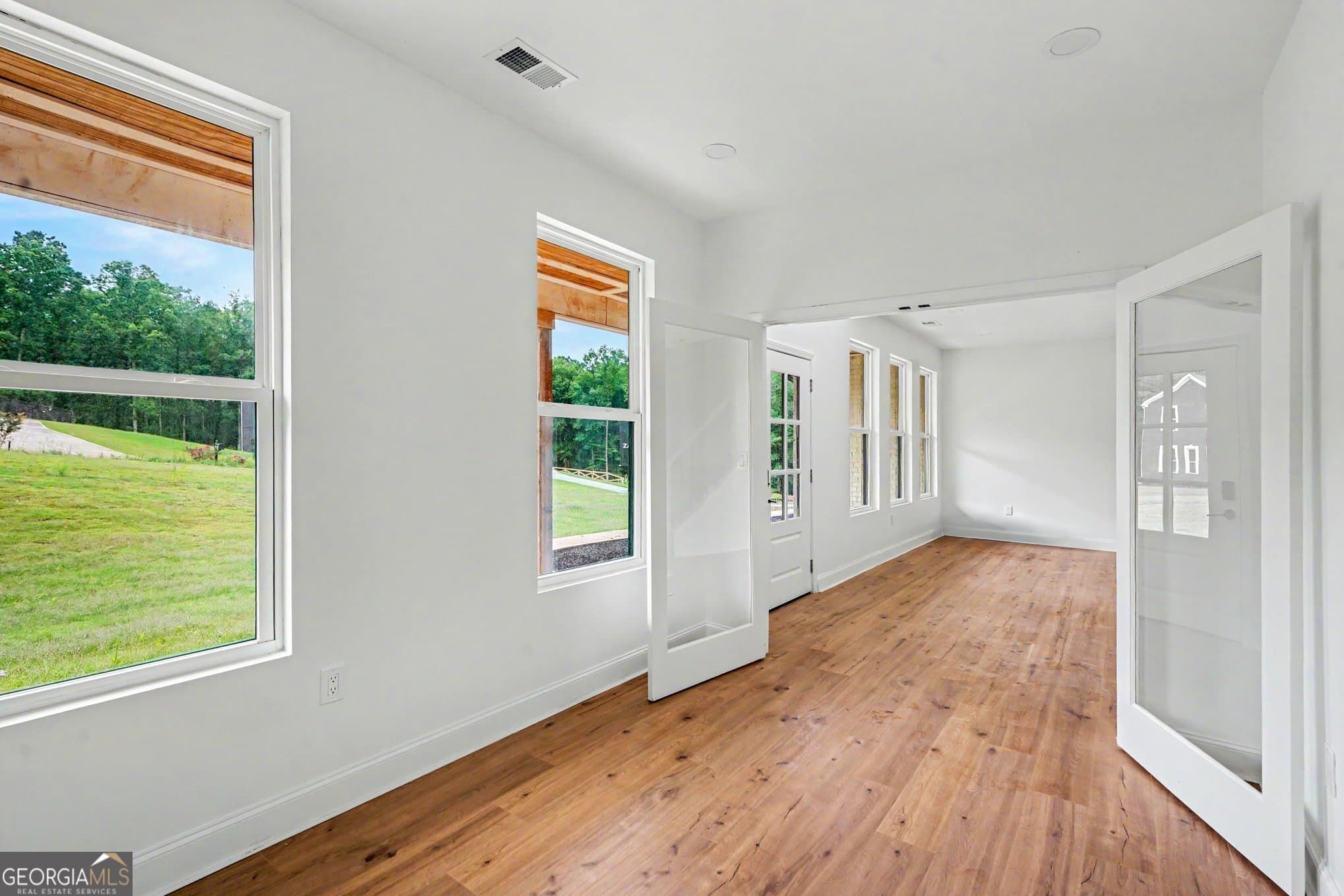 5 bedroom, 4.5 bathroom, 4,493 sq ft single family residence for sale at 1013 Queens Bridge Way, Griffin, GA 30223 — photo 2