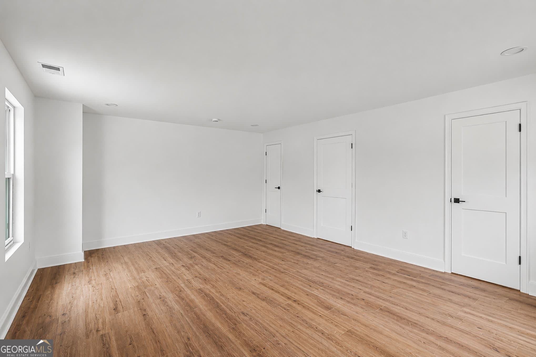5 bedroom, 4.5 bathroom, 4,493 sq ft single family residence for sale at 1013 Queens Bridge Way, Griffin, GA 30223 — photo 7