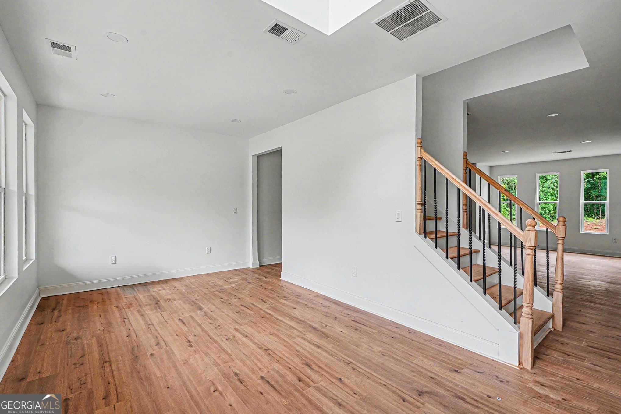 5 bedroom, 4.5 bathroom, 4,493 sq ft single family residence for sale at 1013 Queens Bridge Way, Griffin, GA 30223 — photo 3