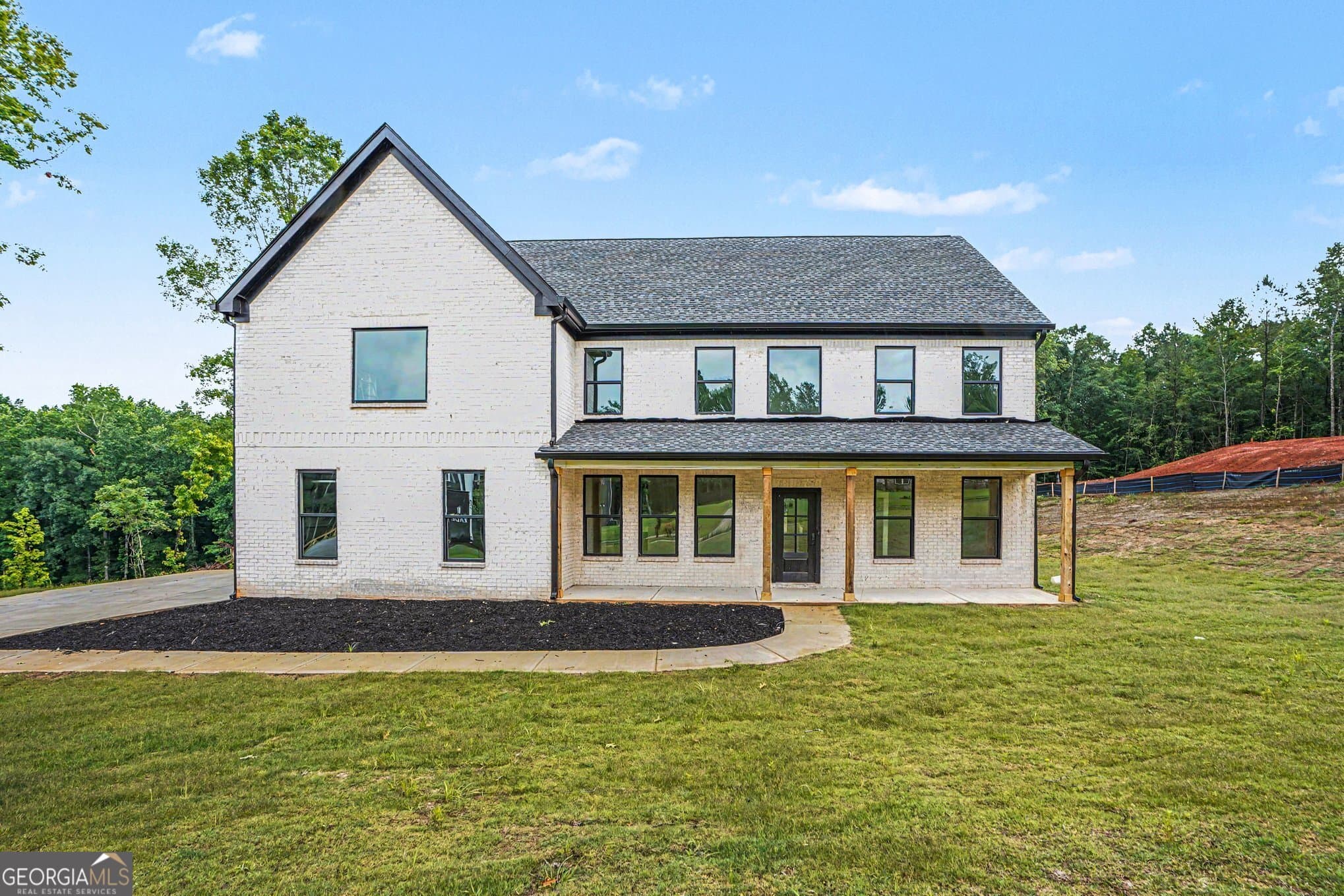 5 bedroom, 4.5 bathroom, 4,493 sq ft single family residence for sale at 1013 Queens Bridge Way, Griffin, GA 30223