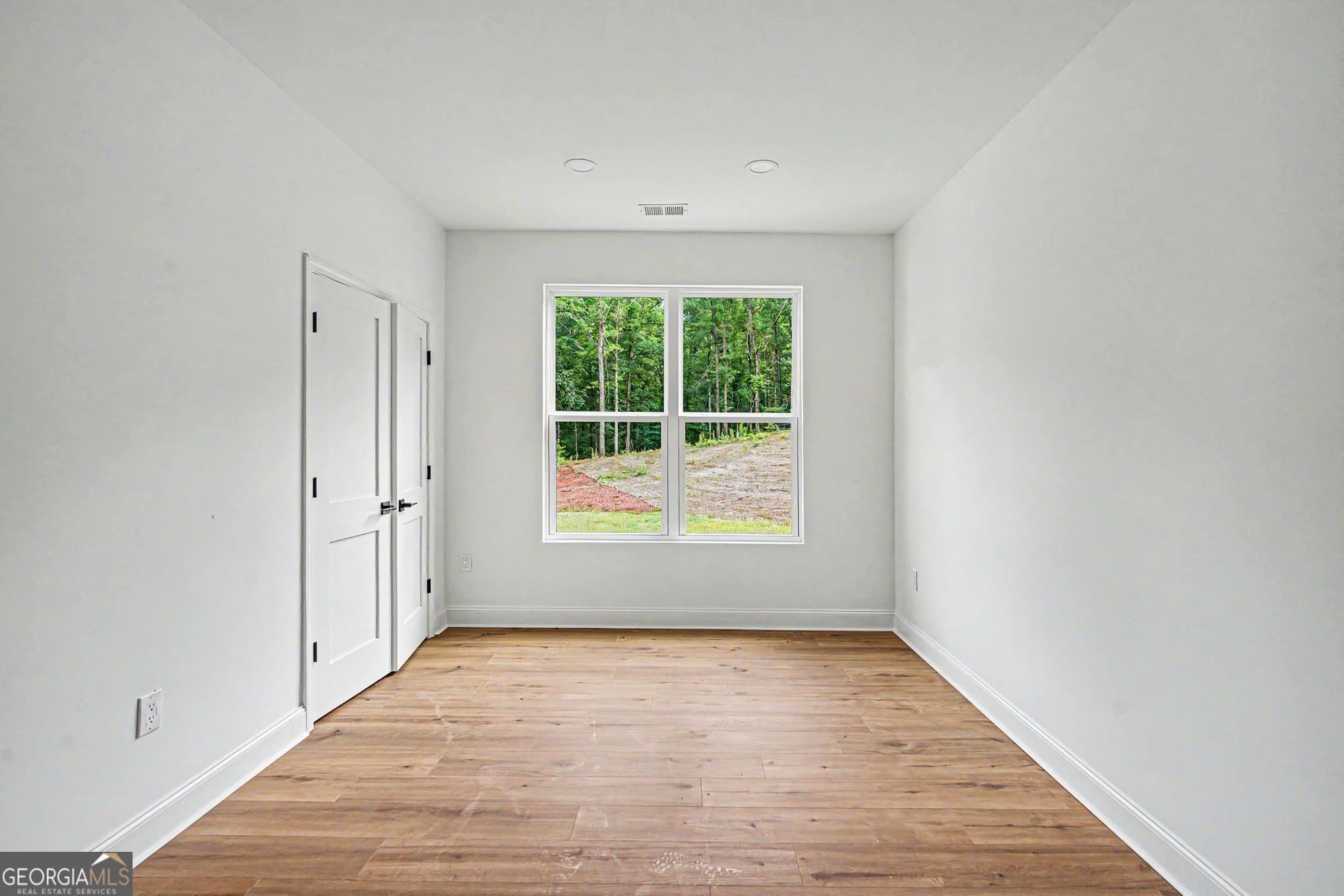 5 bedroom, 4.5 bathroom, 4,493 sq ft single family residence for sale at 1013 Queens Bridge Way, Griffin, GA 30223 — photo 5