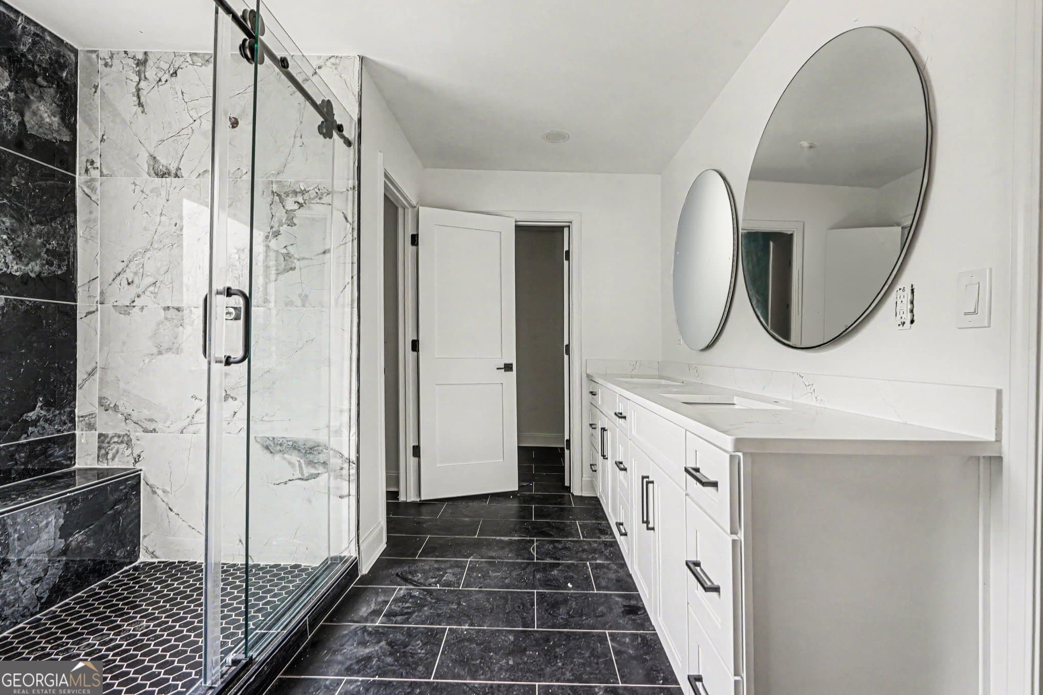 5 bedroom, 4.5 bathroom, 4,493 sq ft single family residence for sale at 1013 Queens Bridge Way, Griffin, GA 30223 — photo 9