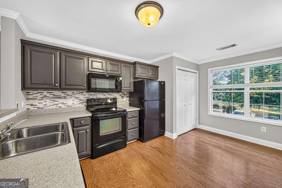 2 bedroom, 2.5 bathroom, 1,088 sq ft condominium for sale at 105 Whitehead Road 23, Athens, GA 30606 — photo 3