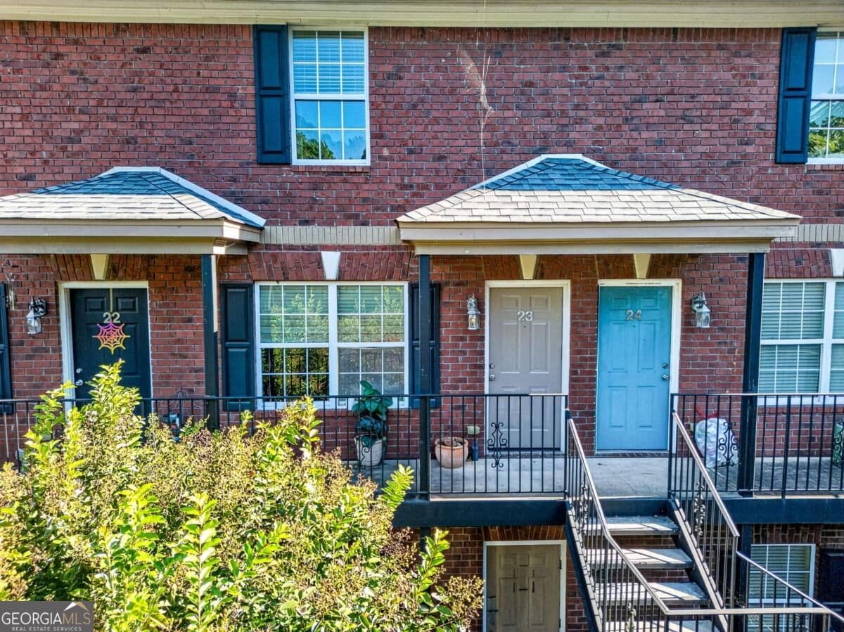 2 bedroom, 2.5 bathroom, 1,088 sq ft condominium for sale at 105 Whitehead Road 23, Athens, GA 30606 — photo 1 of 21