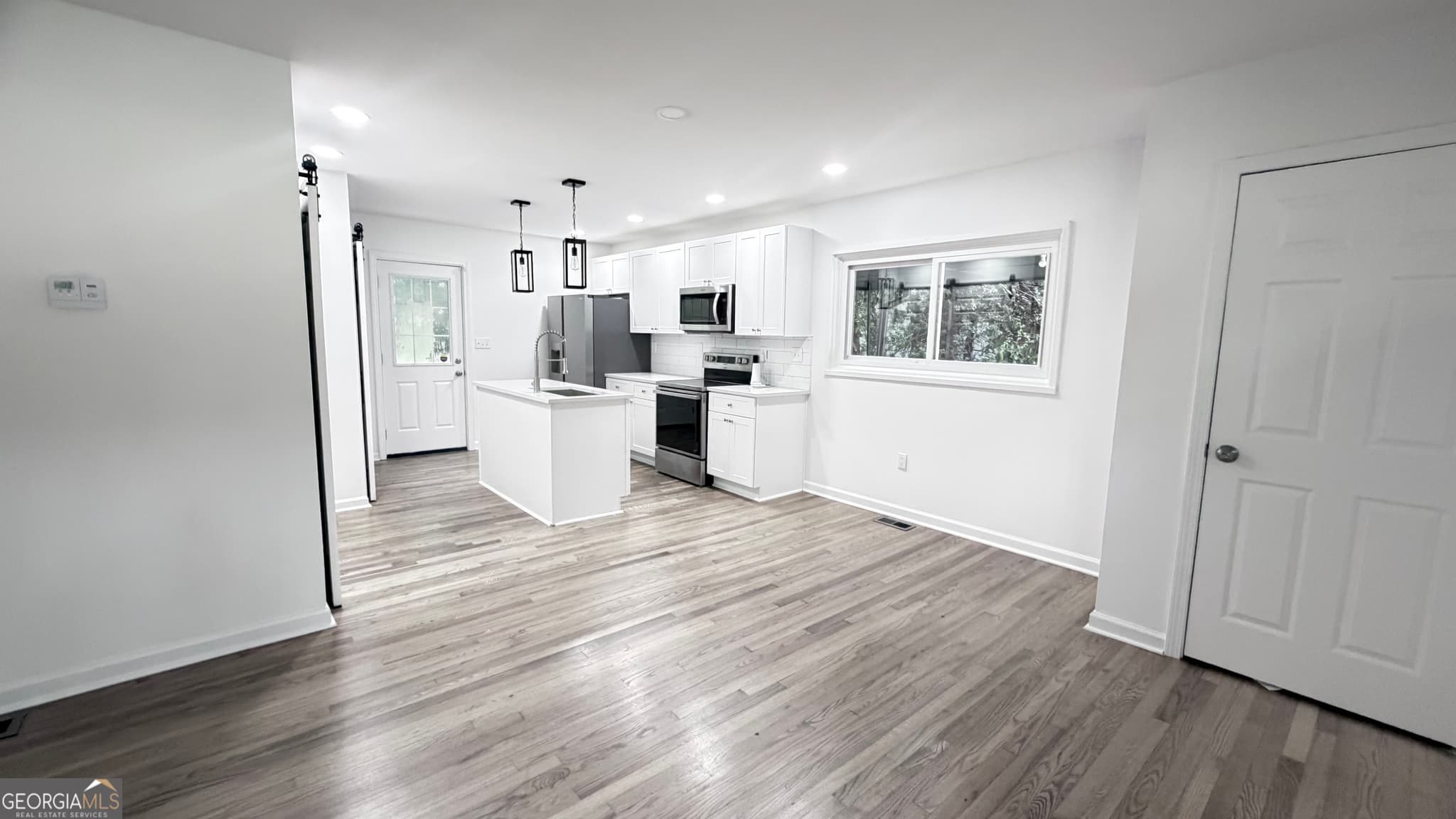 3 bedroom, 2 bathroom, 1,250 sq ft single family residence for sale at 2661 Connally Drive, East Point, GA 30344 — photo 6