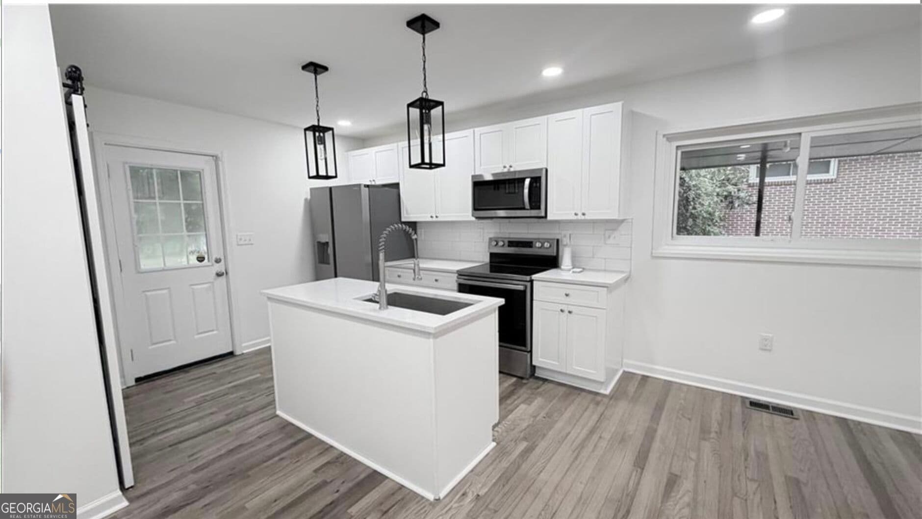 3 bedroom, 2 bathroom, 1,250 sq ft single family residence for sale at 2661 Connally Drive, East Point, GA 30344 — photo 5