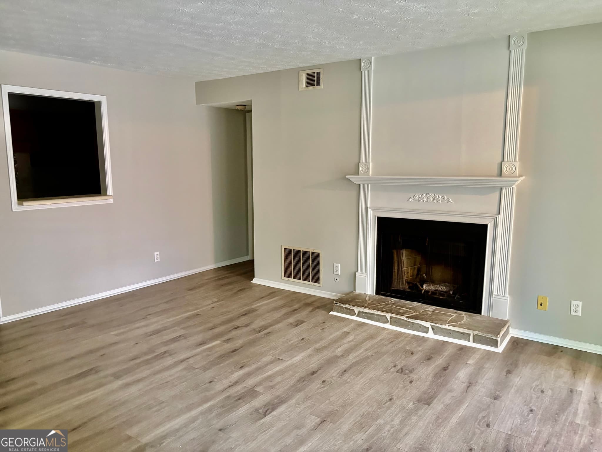 2 bedroom, 2 bathroom, 1,244 sq ft condominium for sale at 1380 Brockett Place, Clarkston, GA 30021 — photo 2