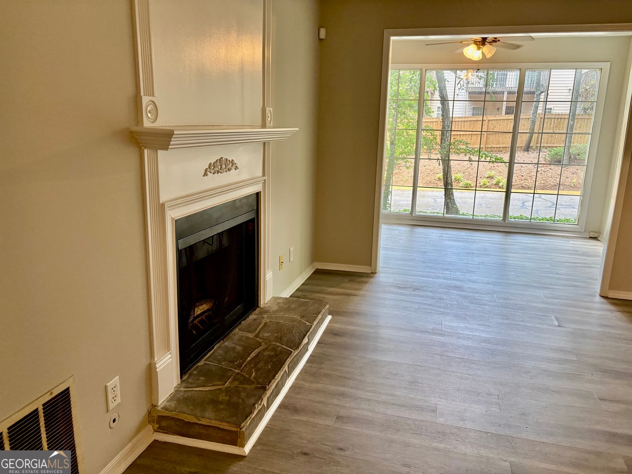 2 bedroom, 2 bathroom, 1,244 sq ft condominium for sale at 1380 Brockett Place, Clarkston, GA 30021 — photo 3