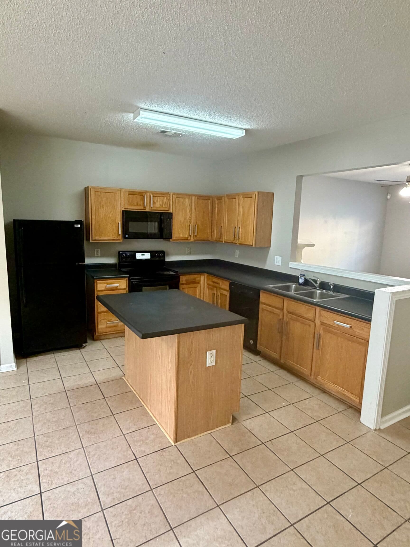2 bedroom, 2.5 bathroom, 1,492 sq ft townhouse for rent at 2667 Parkway Trail, Lithonia, GA 30058 for $1,650 a month — photo 4