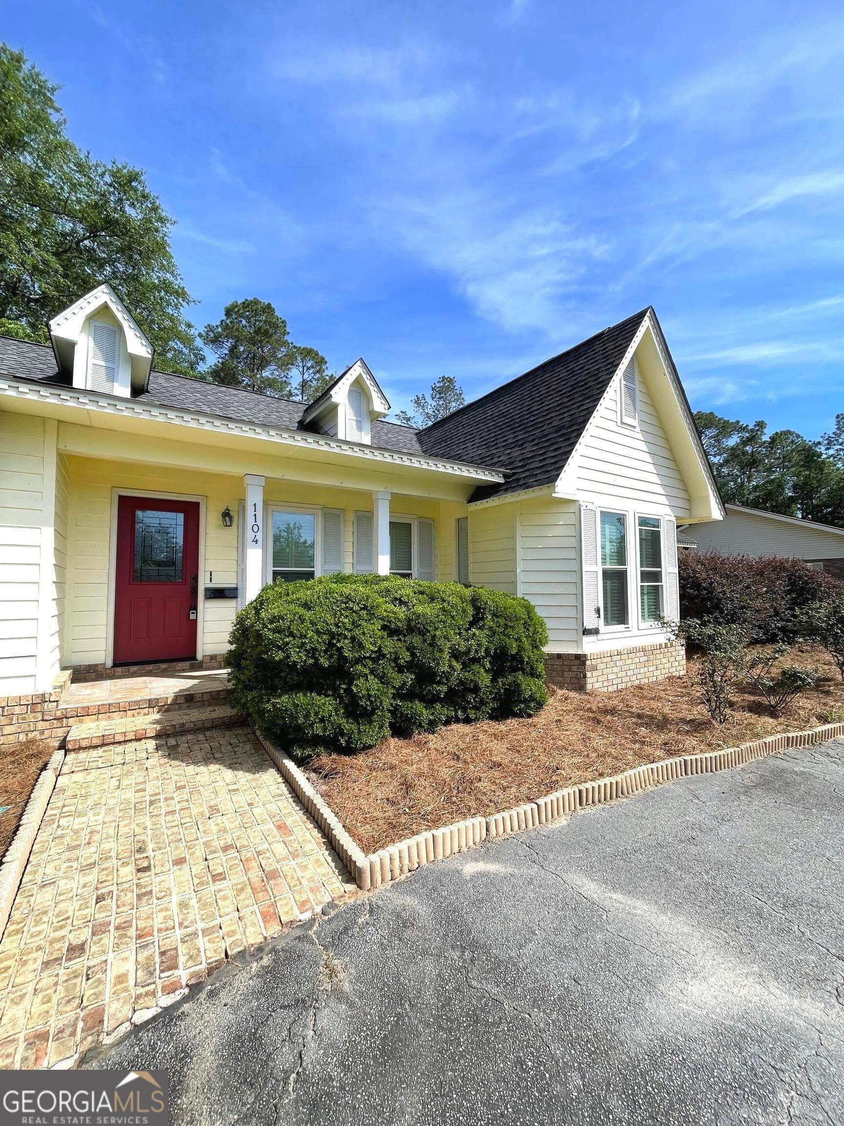 3 bedroom, 2 bathroom, 1,862 sq ft single family residence under contract at 1104 Lakeview Drive, Blackshear, GA 31516 — photo 7