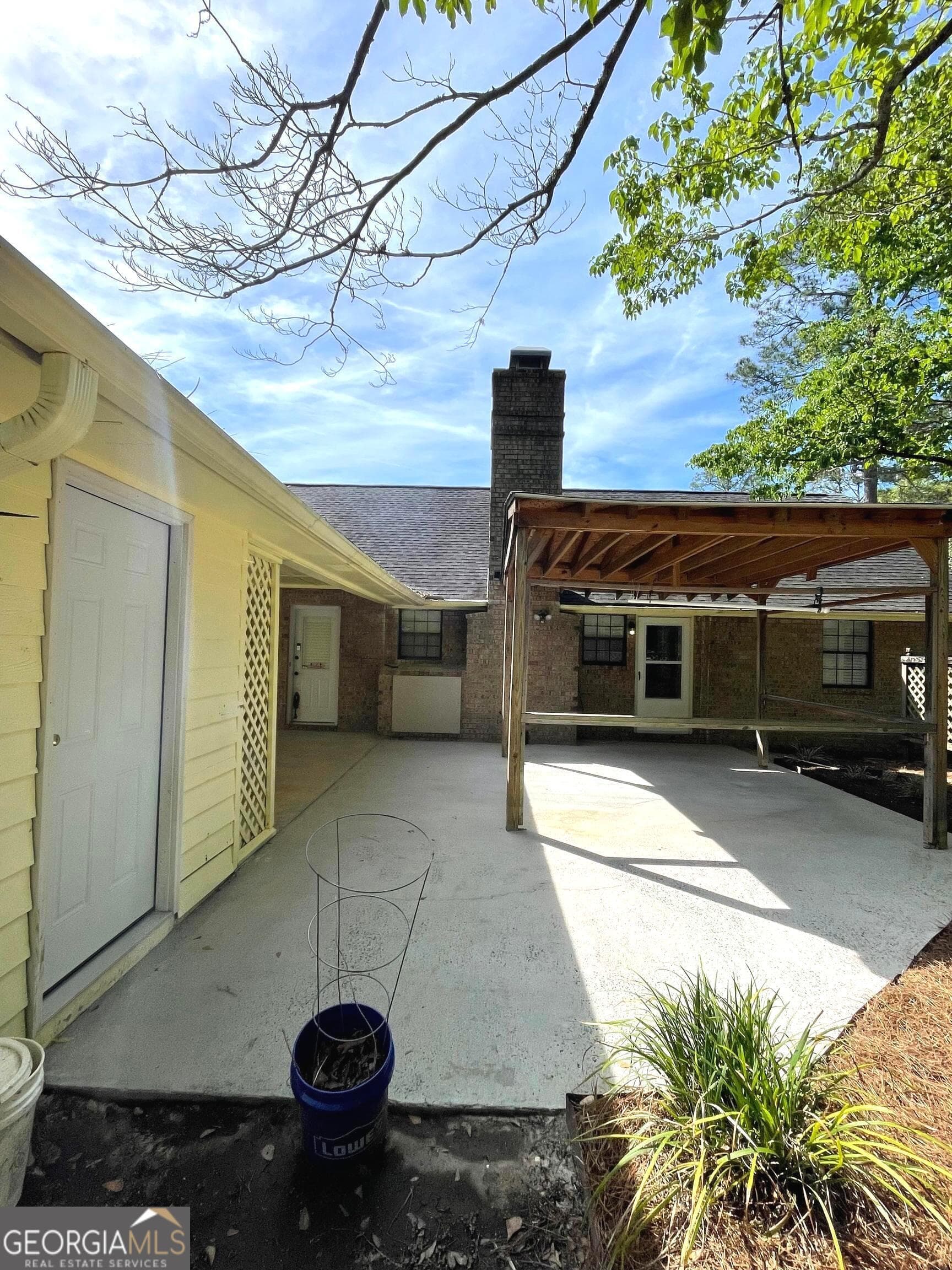 3 bedroom, 2 bathroom, 1,862 sq ft single family residence under contract at 1104 Lakeview Drive, Blackshear, GA 31516 — photo 10