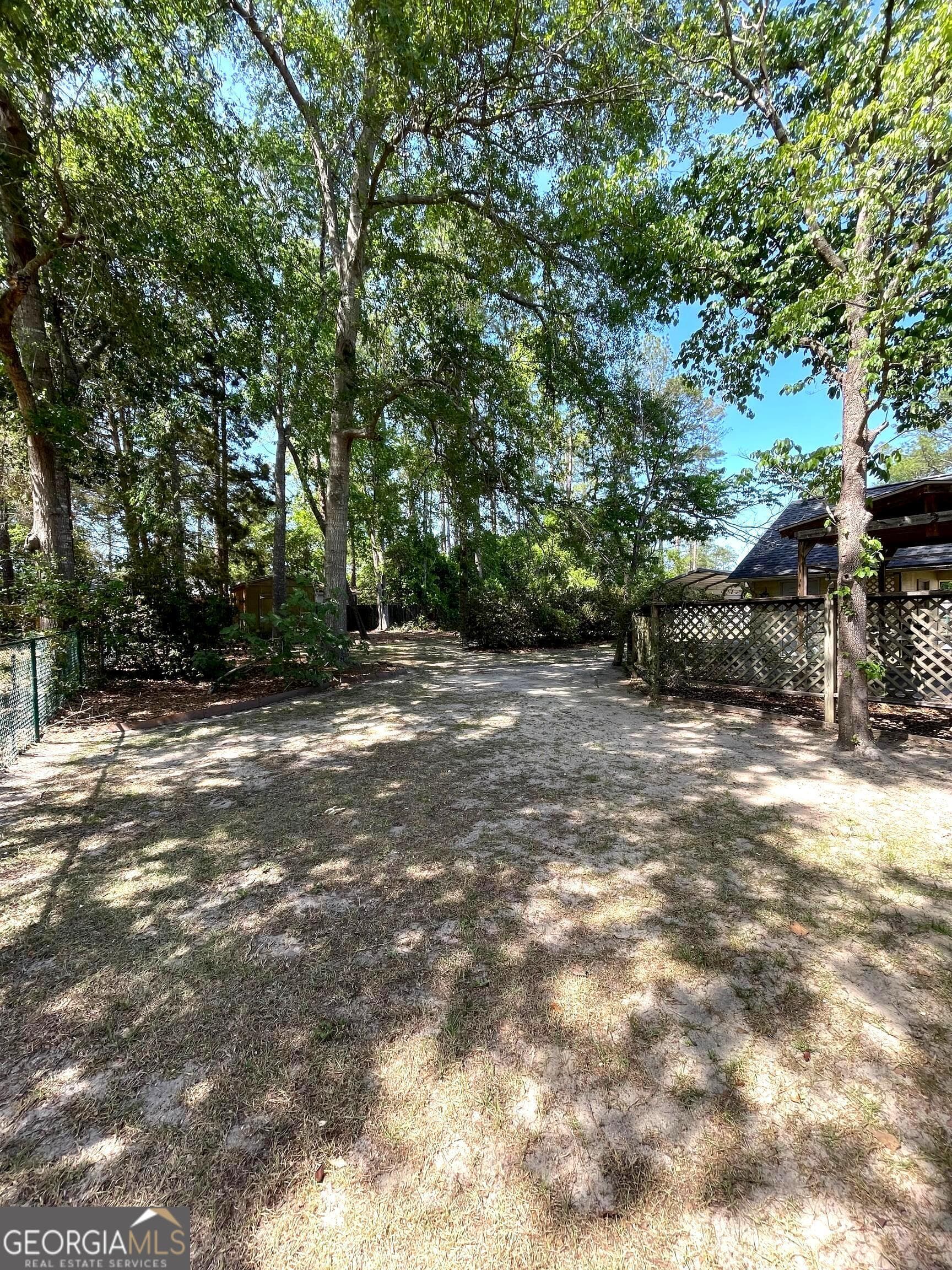 3 bedroom, 2 bathroom, 1,862 sq ft single family residence under contract at 1104 Lakeview Drive, Blackshear, GA 31516 — photo 8