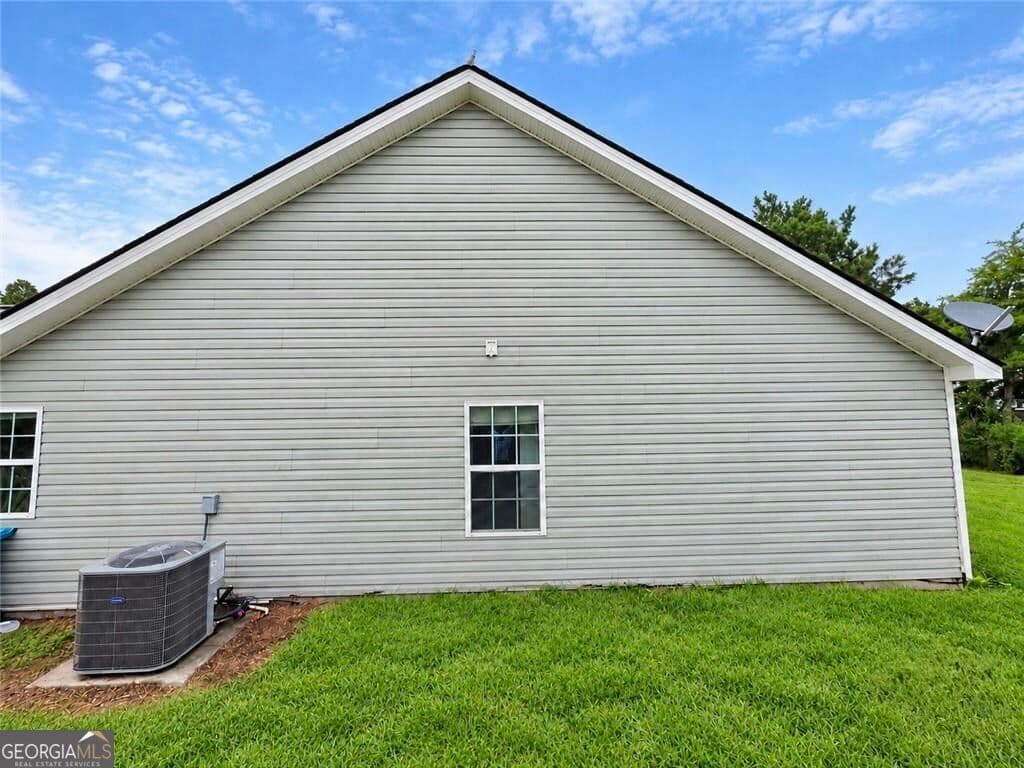3 bedroom, 2 bathroom, 1,215 sq ft single family residence for sale at 214 Archer Road, Guyton, GA 31312 — photo 3