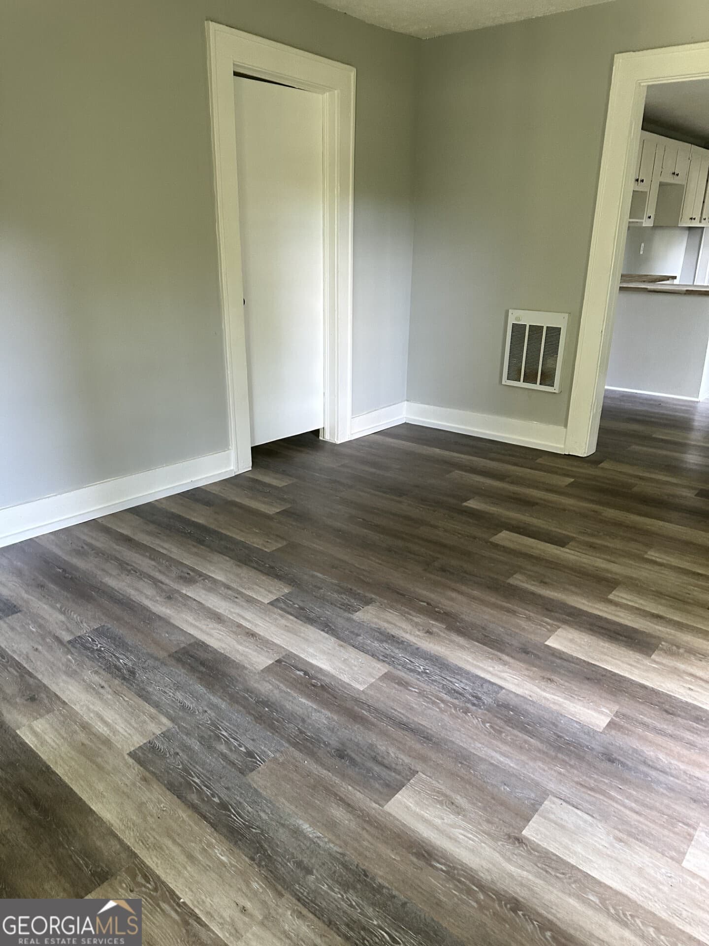 2 bedroom, 1 bathroom, 888 sq ft single family residence for rent at 6 Windsor Drive, Griffin, GA 30223 for $1,100 a month — photo 2