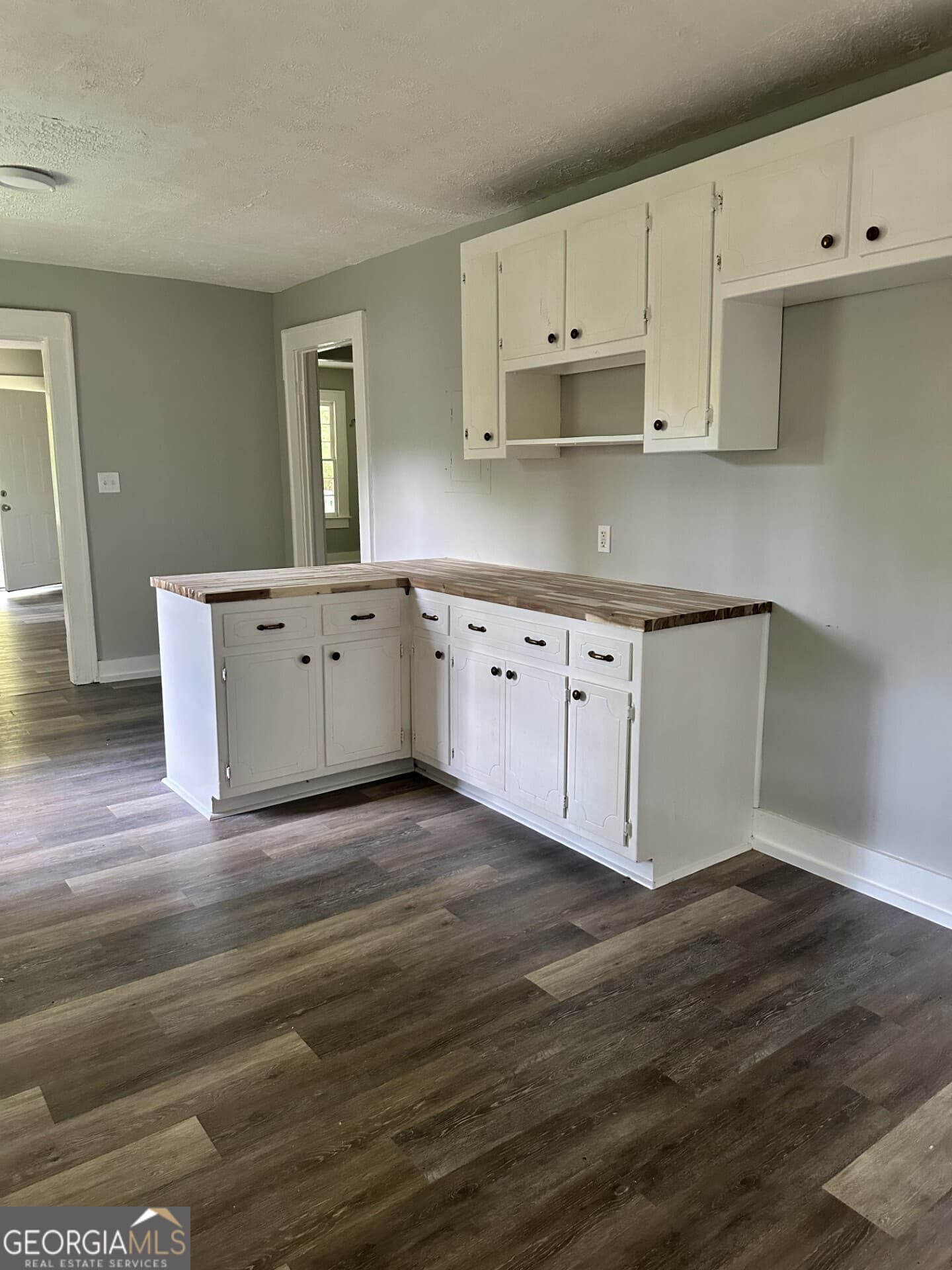 2 bedroom, 1 bathroom, 888 sq ft single family residence for rent at 6 Windsor Drive, Griffin, GA 30223 for $1,100 a month — photo 5
