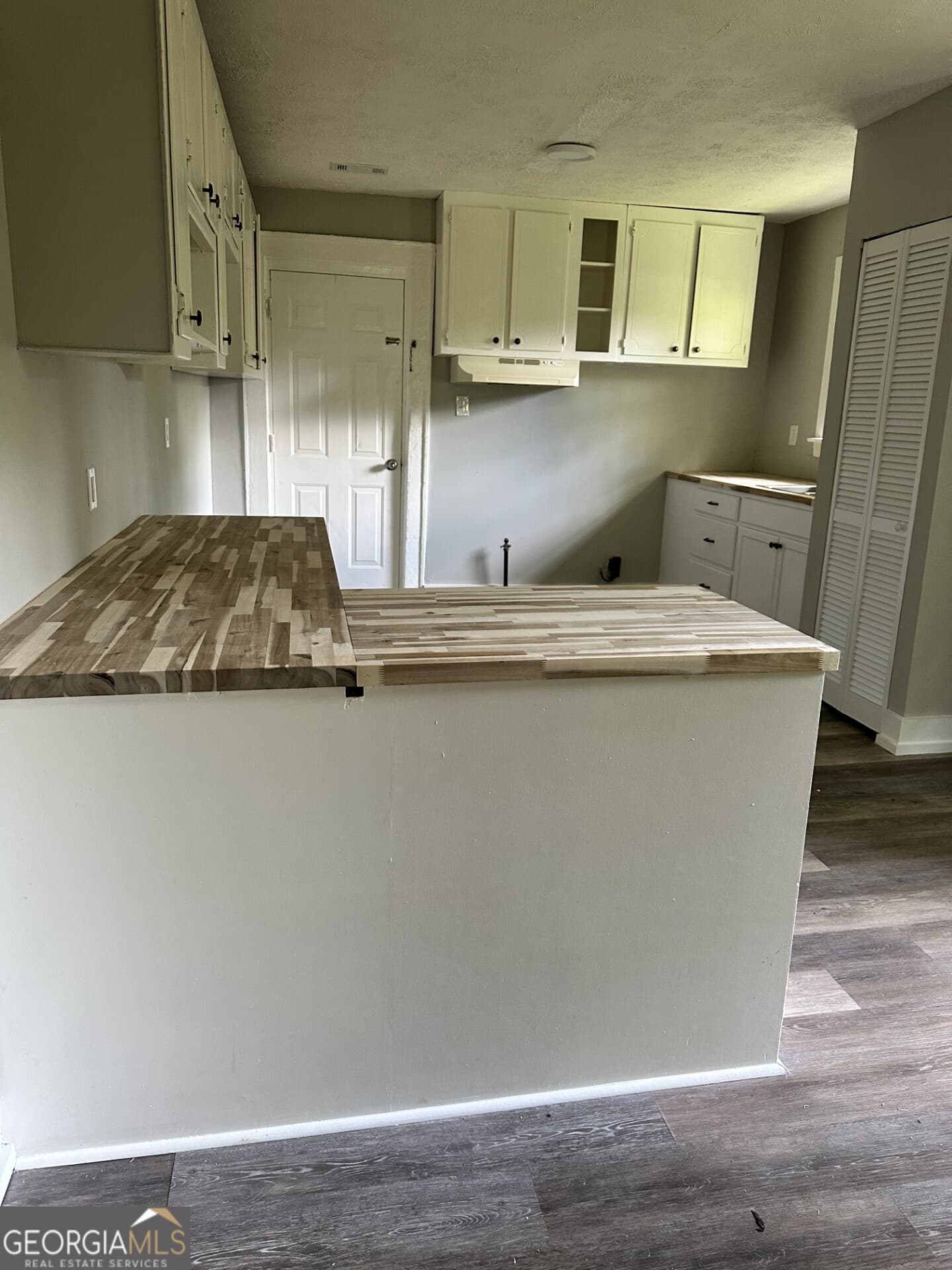2 bedroom, 1 bathroom, 888 sq ft single family residence for rent at 6 Windsor Drive, Griffin, GA 30223 for $1,100 a month — photo 4