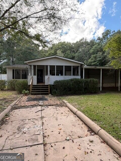 3 bedroom, 2 bathroom, 1,248 sq ft manufactured home,single family residence under contract at 10 Johnson Avenue, Manchester, GA 31816