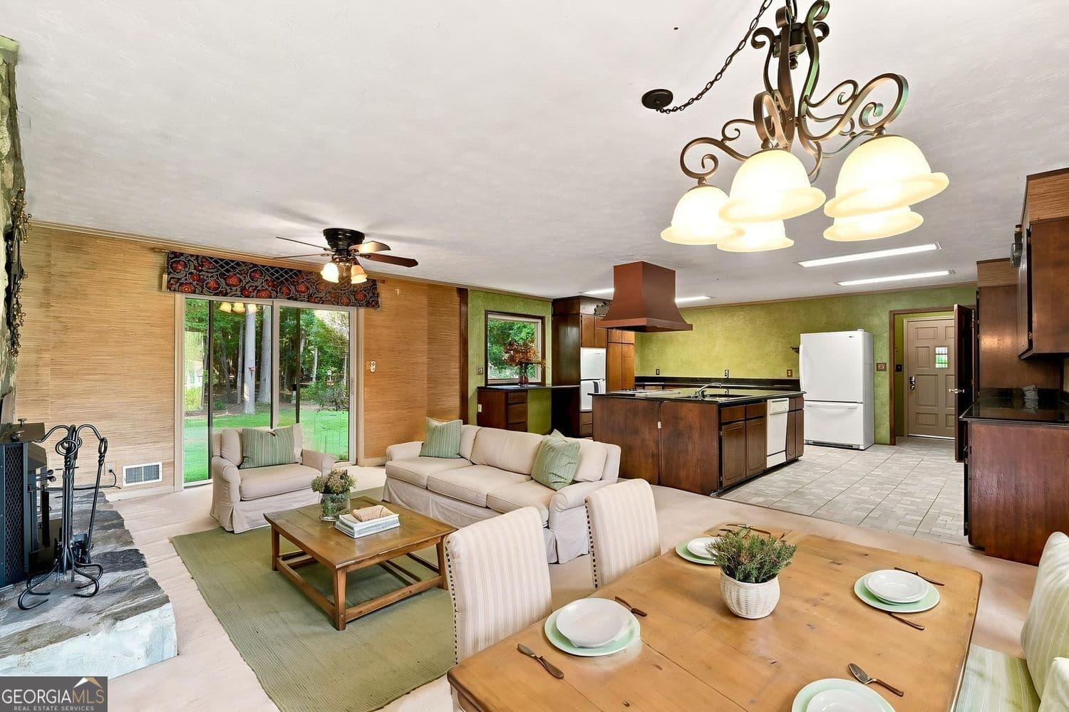 3 bedroom, 3 bathroom, 4,272 sq ft single family residence for sale at 245 Plantation Road, Fayetteville, GA 30214 — photo 5