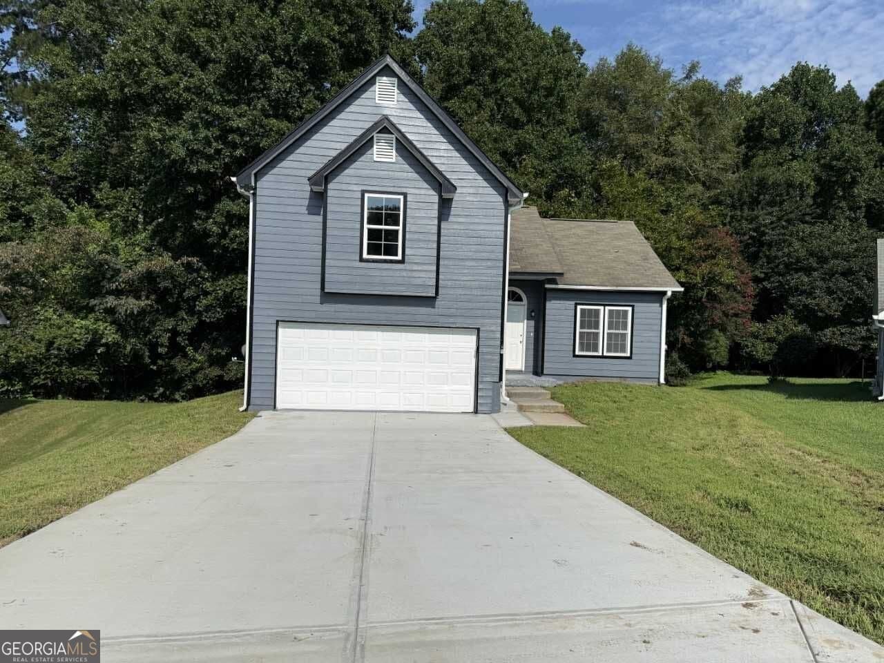 3 bedroom, 2.5 bathroom, 1,999 sq ft single family residence for rent at 6463 Pine Bark Court, Morrow, GA 30260 for $1,900 a month — photo 1 of 13
