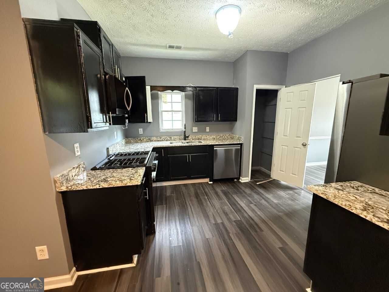3 bedroom, 2.5 bathroom, 1,999 sq ft single family residence for rent at 6463 Pine Bark Court, Morrow, GA 30260 for $1,900 a month — photo 4