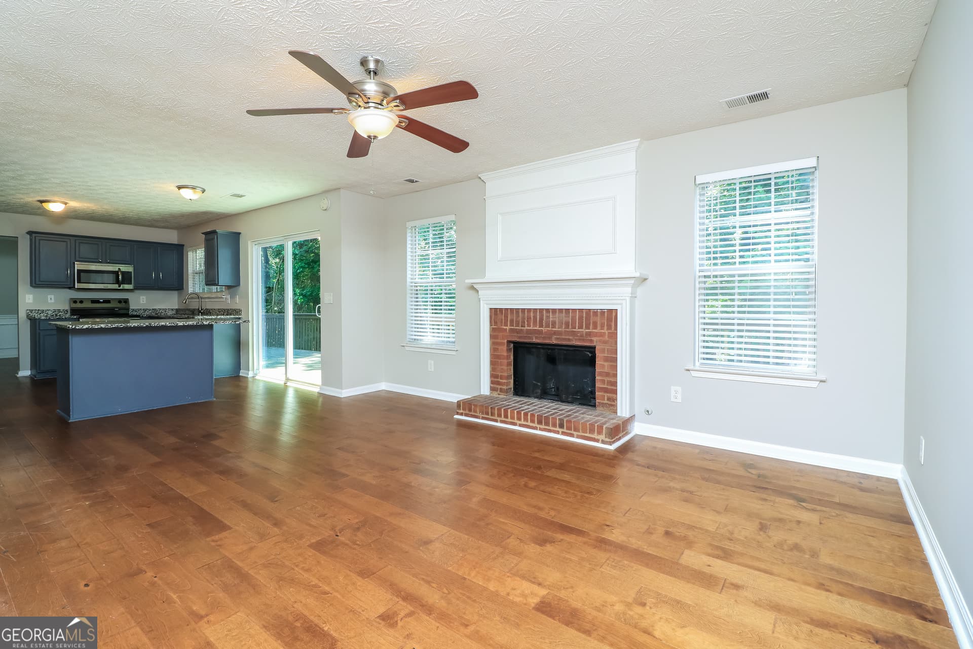 4 bedroom, 2.5 bathroom, 2,286 sq ft single family residence for sale at 3264 Ashgrove Lane, Marietta, GA 30008 — photo 6