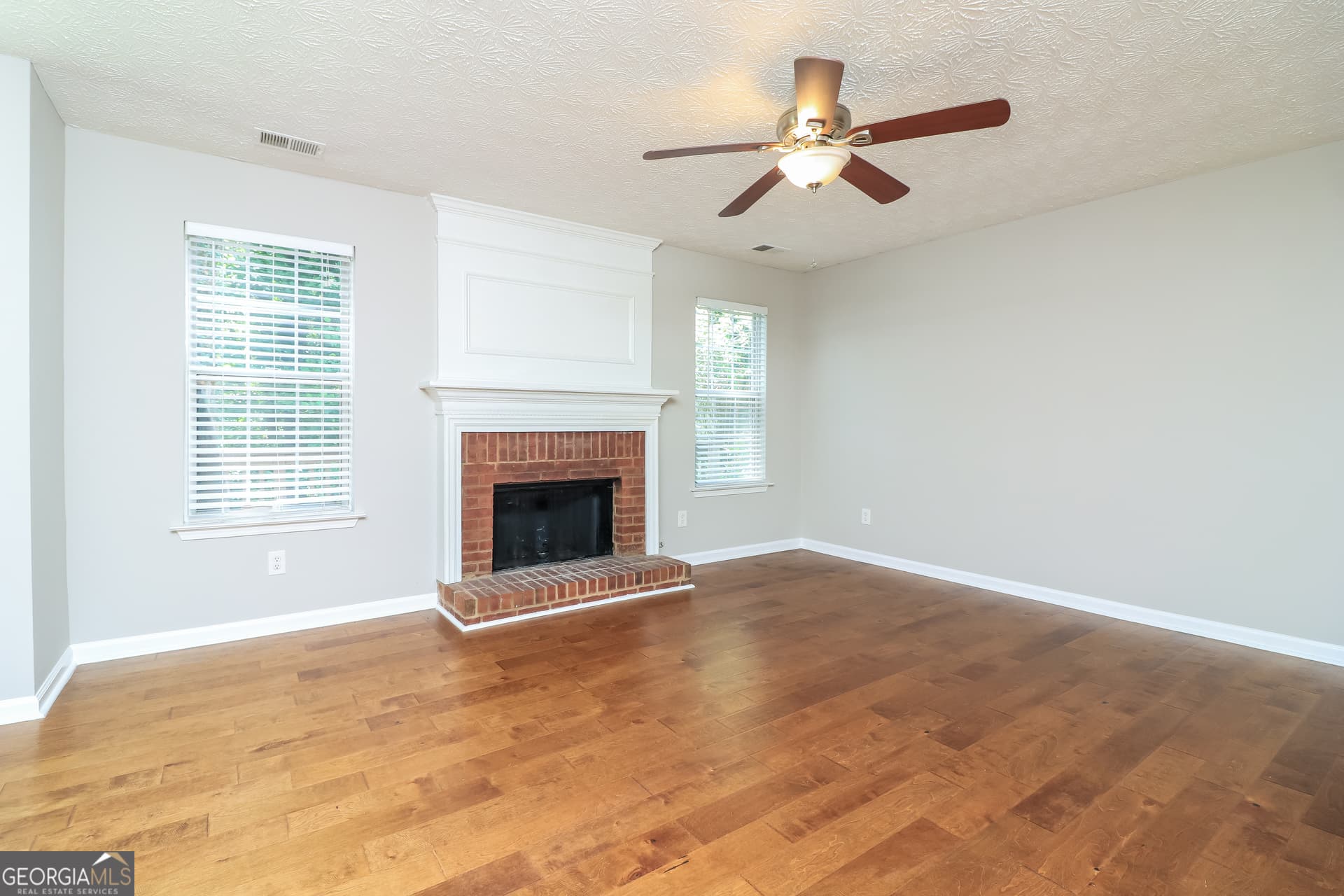 4 bedroom, 2.5 bathroom, 2,286 sq ft single family residence for sale at 3264 Ashgrove Lane, Marietta, GA 30008 — photo 5