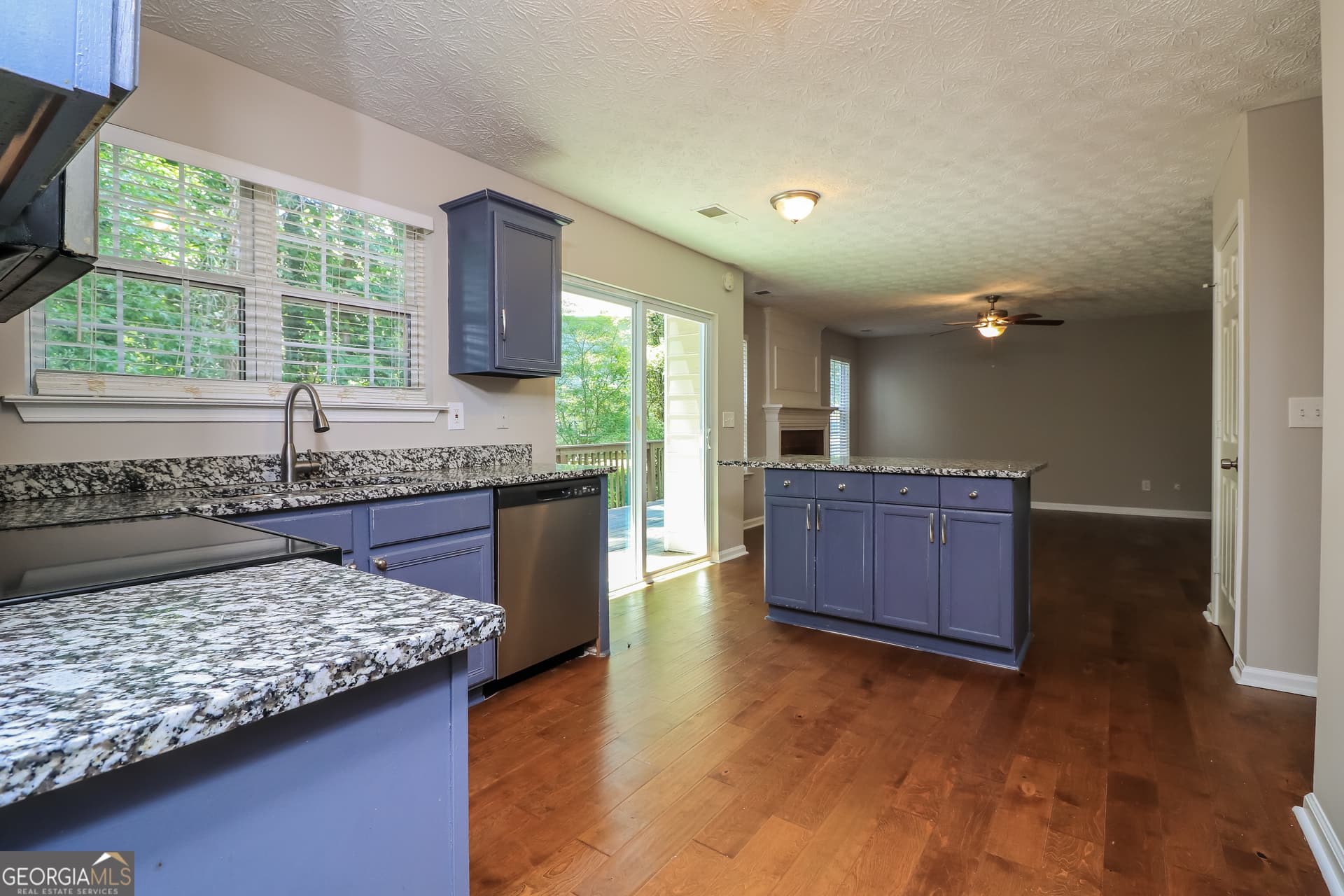 4 bedroom, 2.5 bathroom, 2,286 sq ft single family residence for sale at 3264 Ashgrove Lane, Marietta, GA 30008 — photo 9