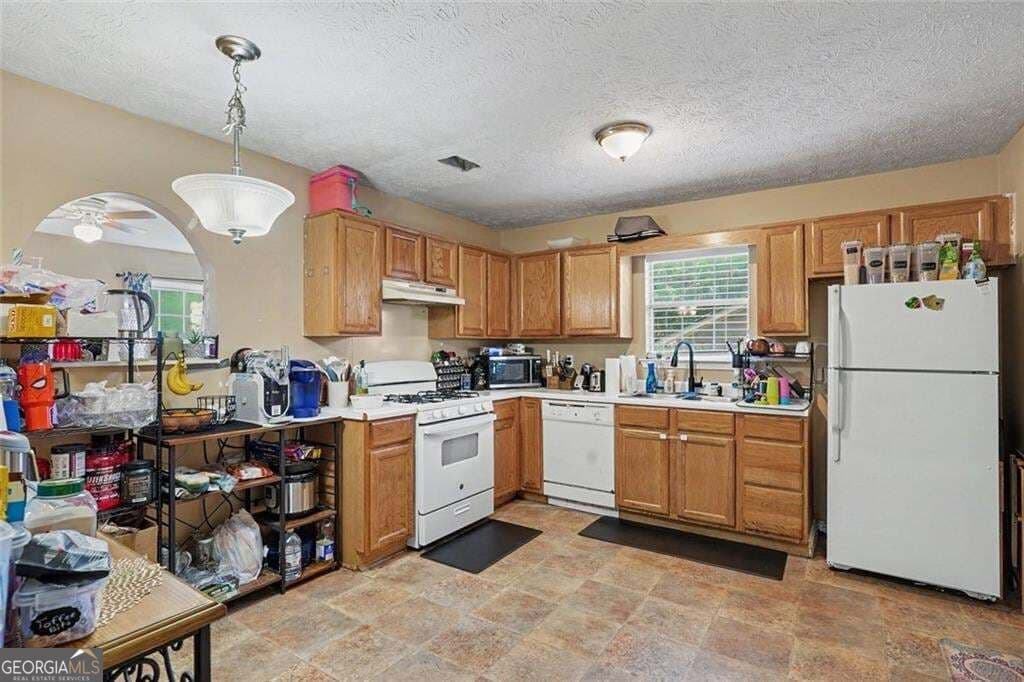 3 bedroom, 2.5 bathroom, 1,496 sq ft single family residence for sale at 2809 Mill Lake Way, Morrow, GA 30260 — photo 5