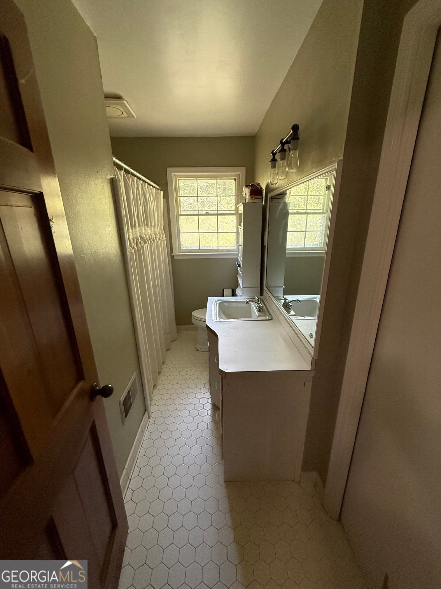 4 bedroom, 2 bathroom, 1,808 sq ft single family residence for sale at 3906 Cardinal Drive, Tucker, GA 30084 — photo 4