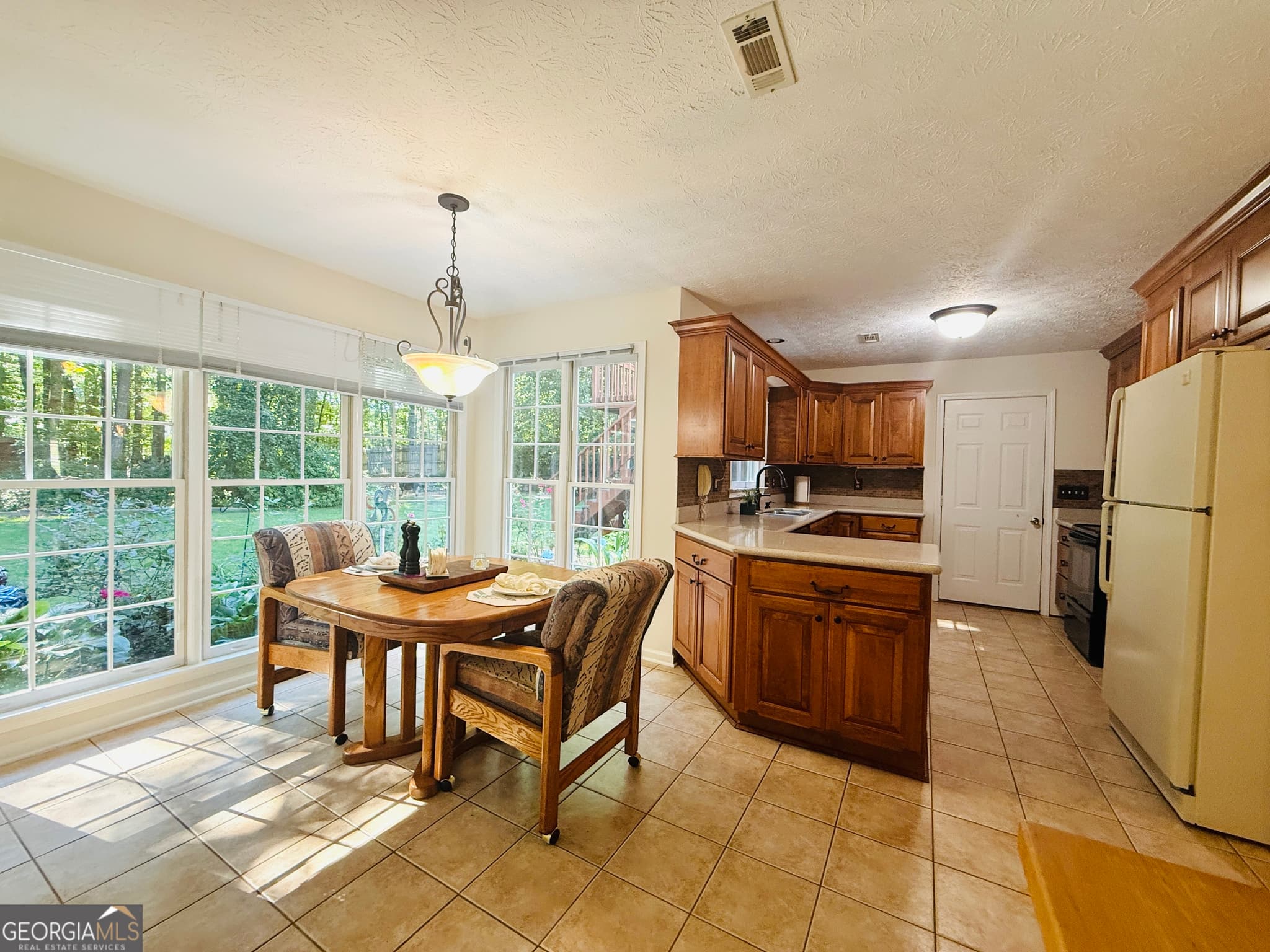 3 bedroom, 2.5 bathroom, 2,566 sq ft single family residence for sale at 412 Taberon Road, Peachtree City, GA 30269 — photo 10