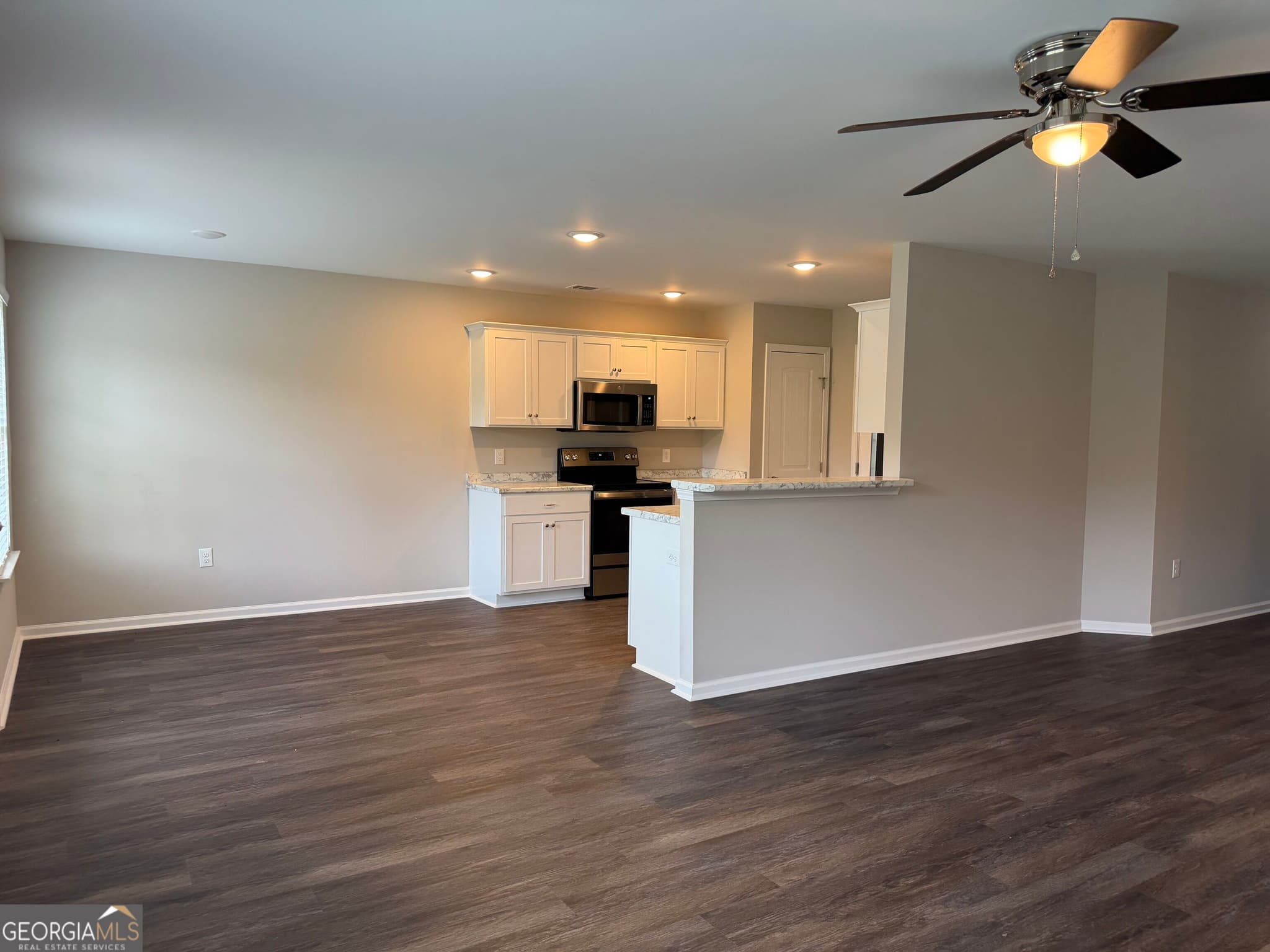3 bedroom, 2 bathroom, 1,362 sq ft townhouse for sale at 141 Callaway Crescent, Statesboro, GA 30458 — photo 6